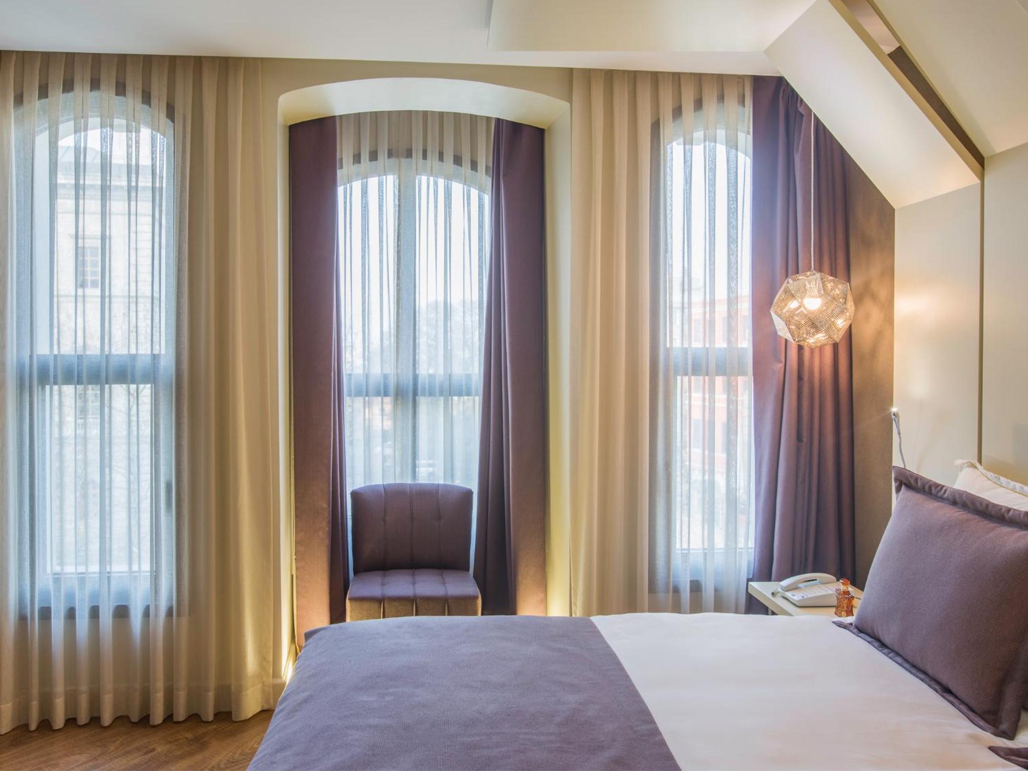 Maroon Otel Pera - Image 105