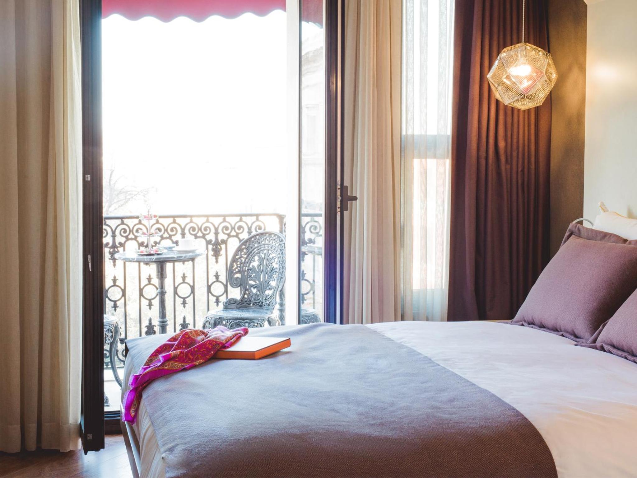 Maroon Otel Pera - Image 19