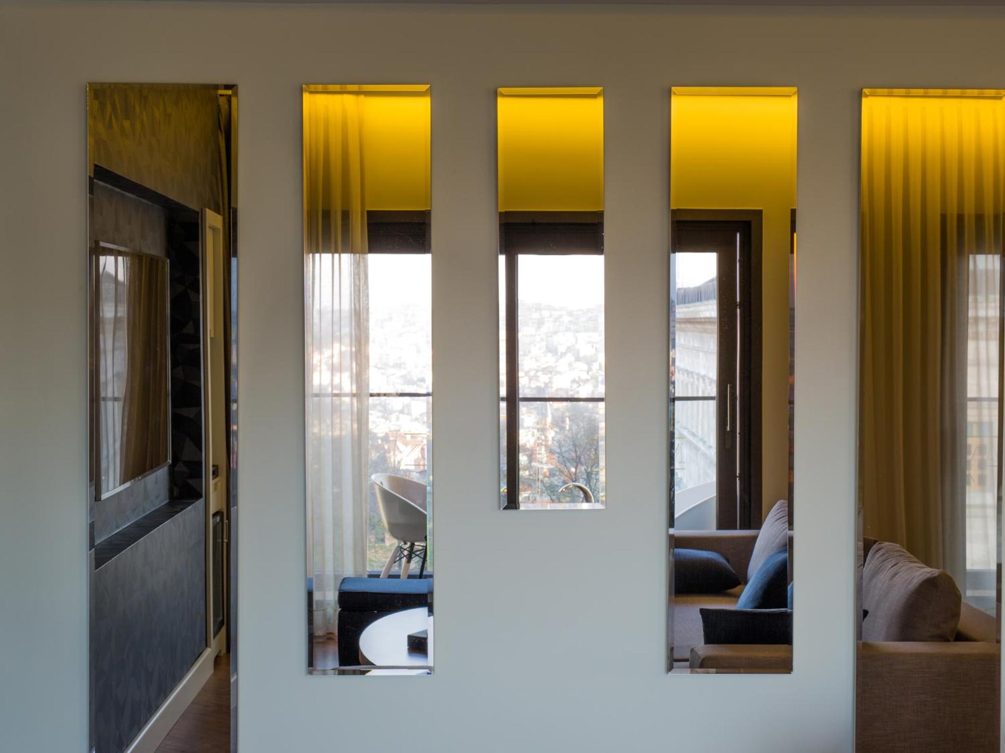 Maroon Otel Pera - Image 116