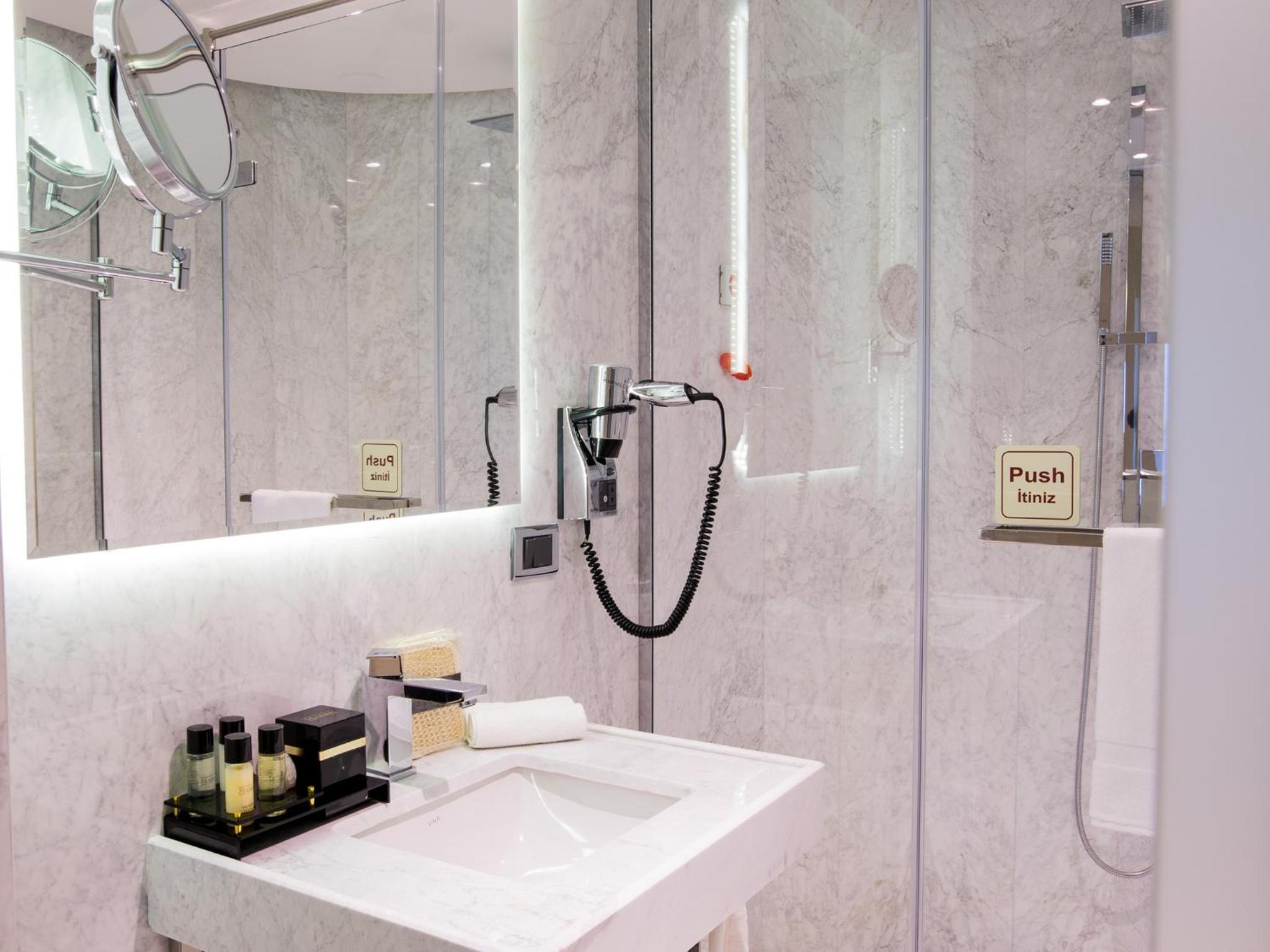 Maroon Otel Pera - Image 118