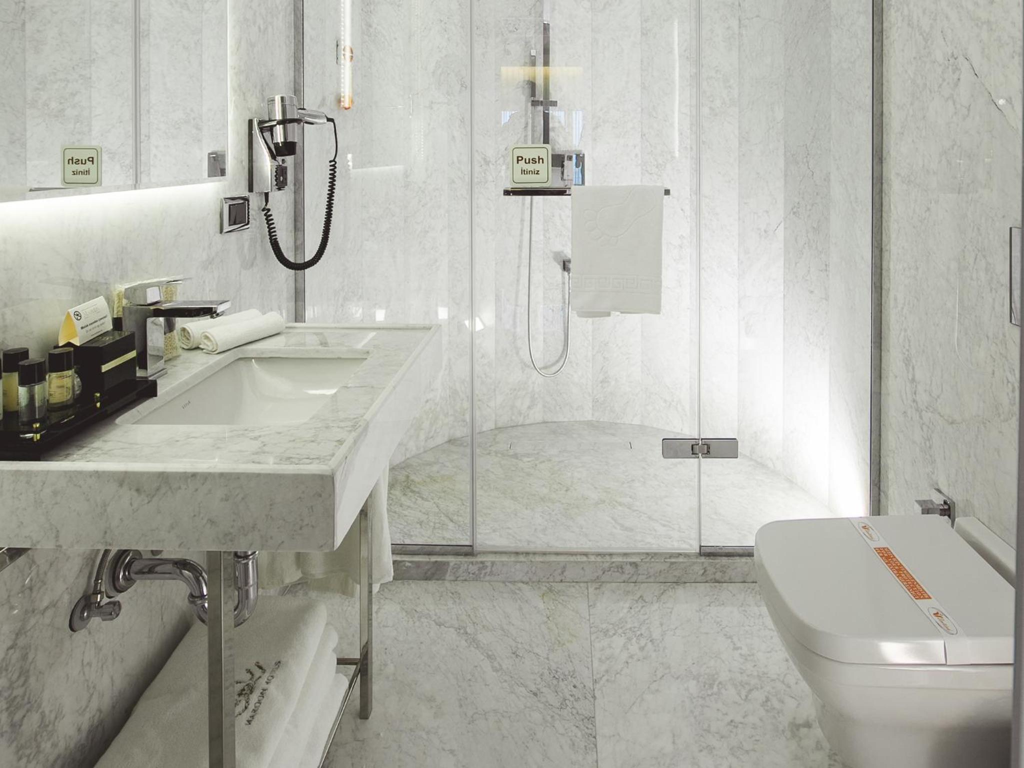 Maroon Otel Pera - Image 123