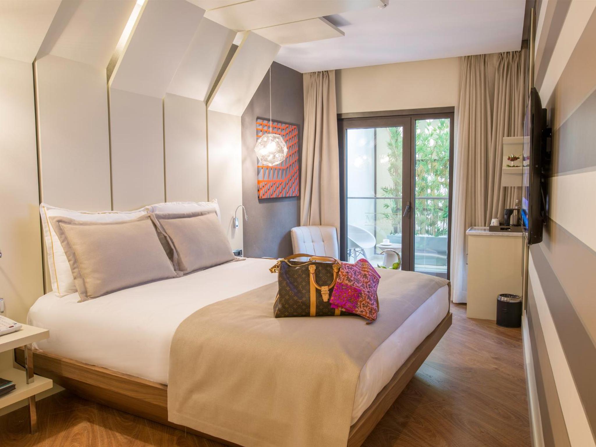 Maroon Otel Pera - Image 125