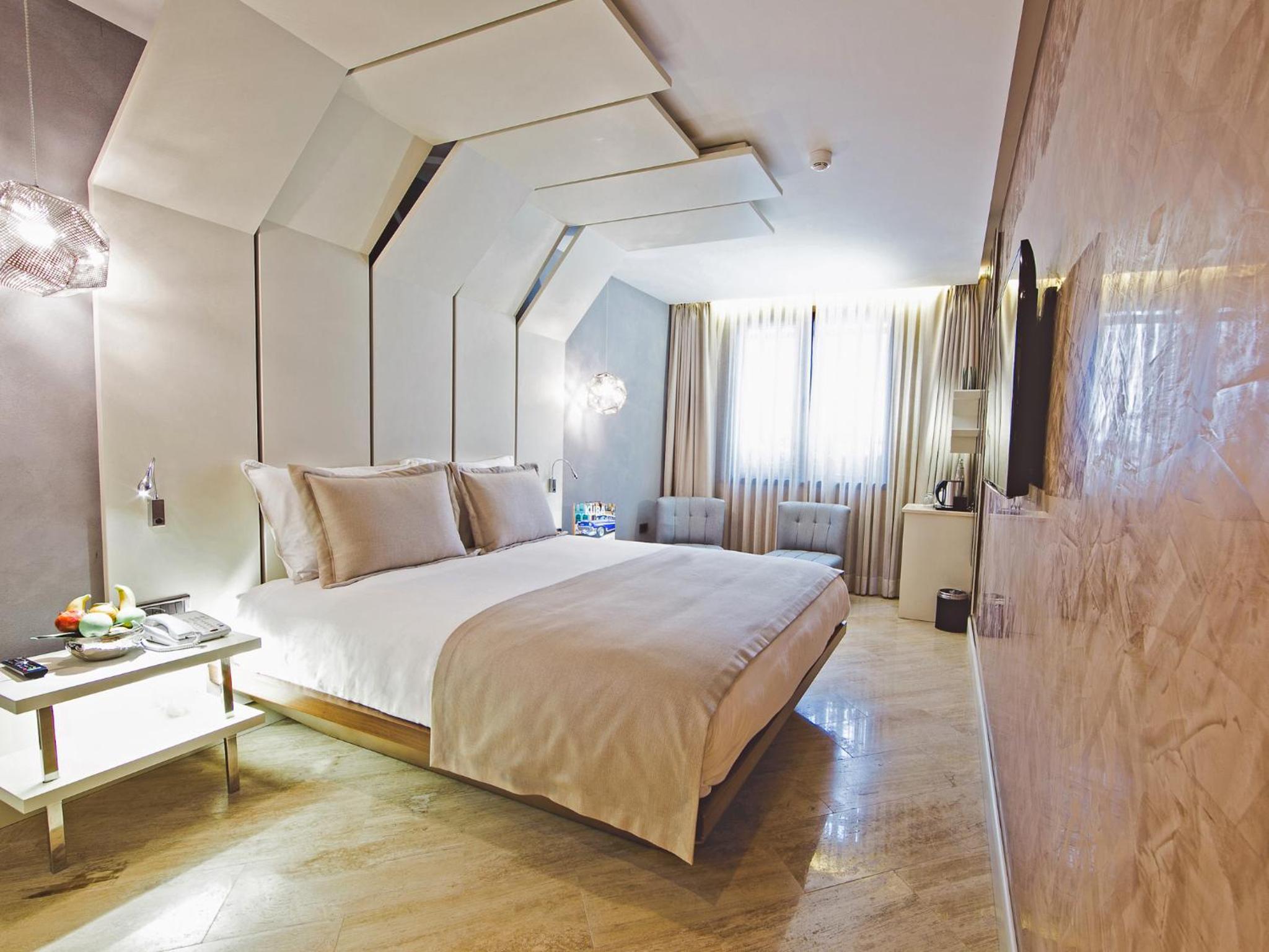 Maroon Otel Pera - Image 127