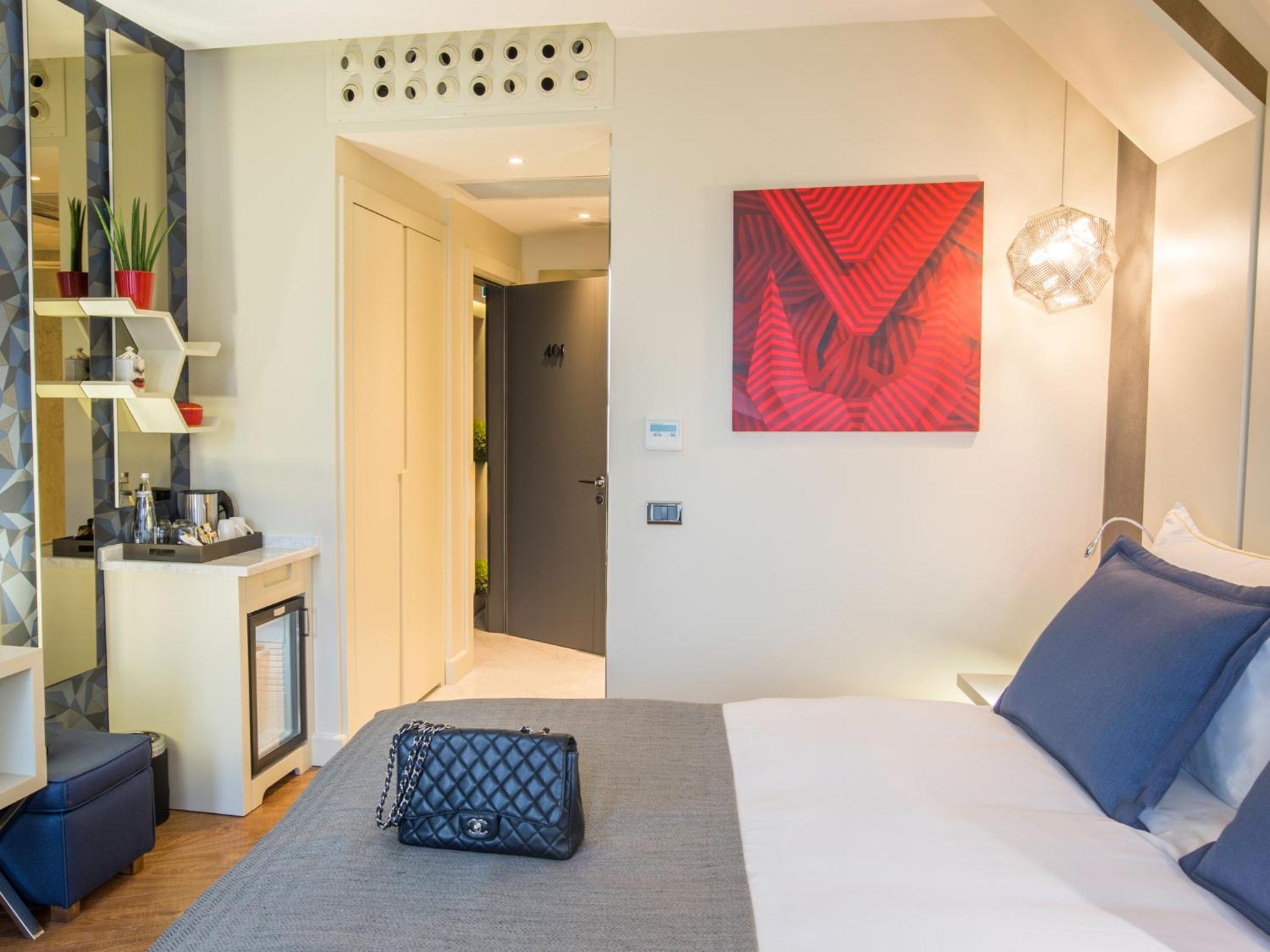 Maroon Otel Pera - Image 135