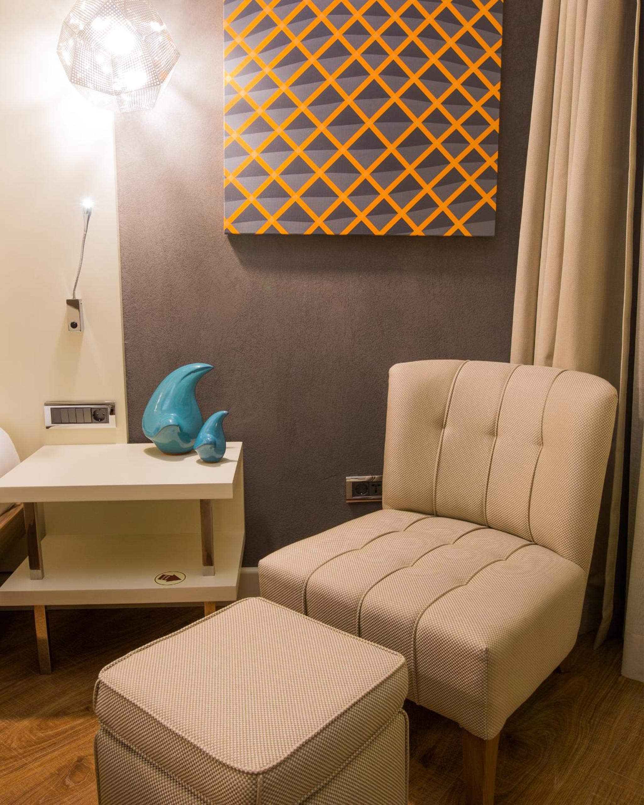 Maroon Otel Pera - Image 136