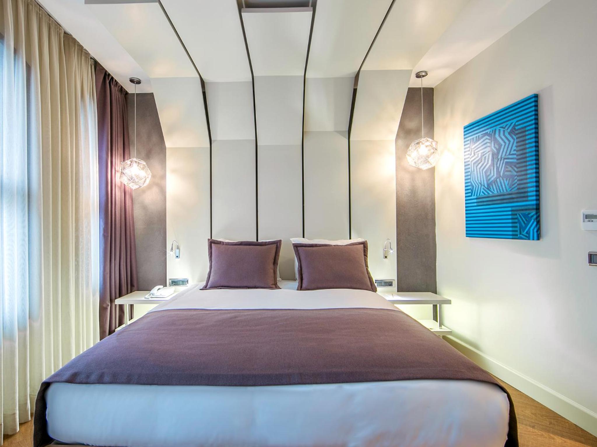 Maroon Otel Pera - Image 142