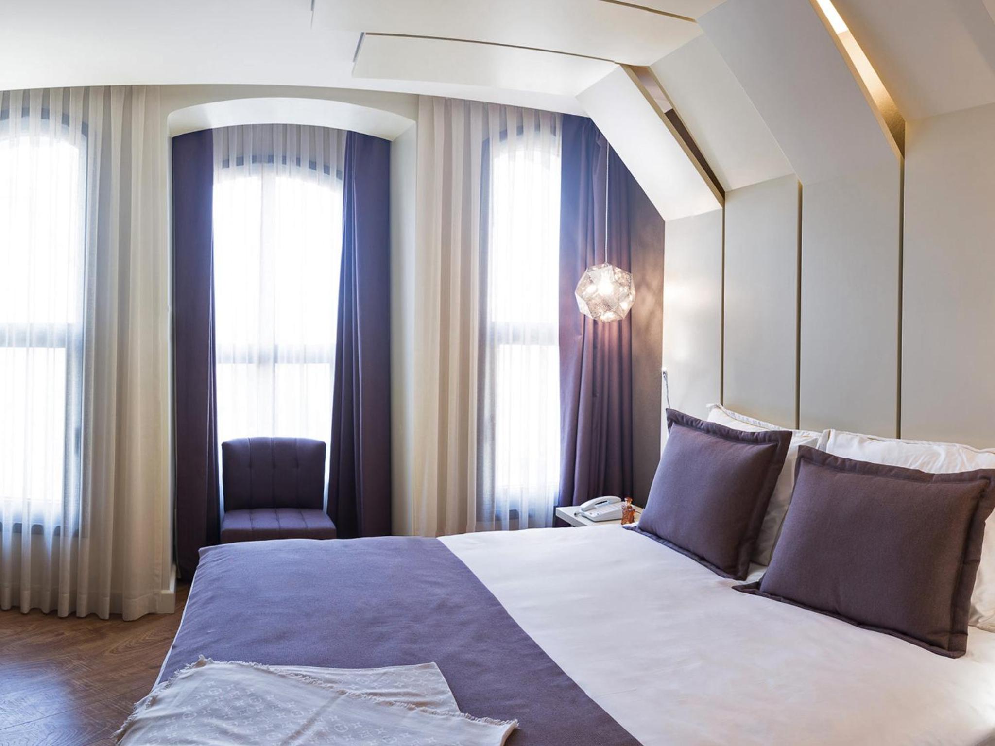 Maroon Otel Pera - Image 34