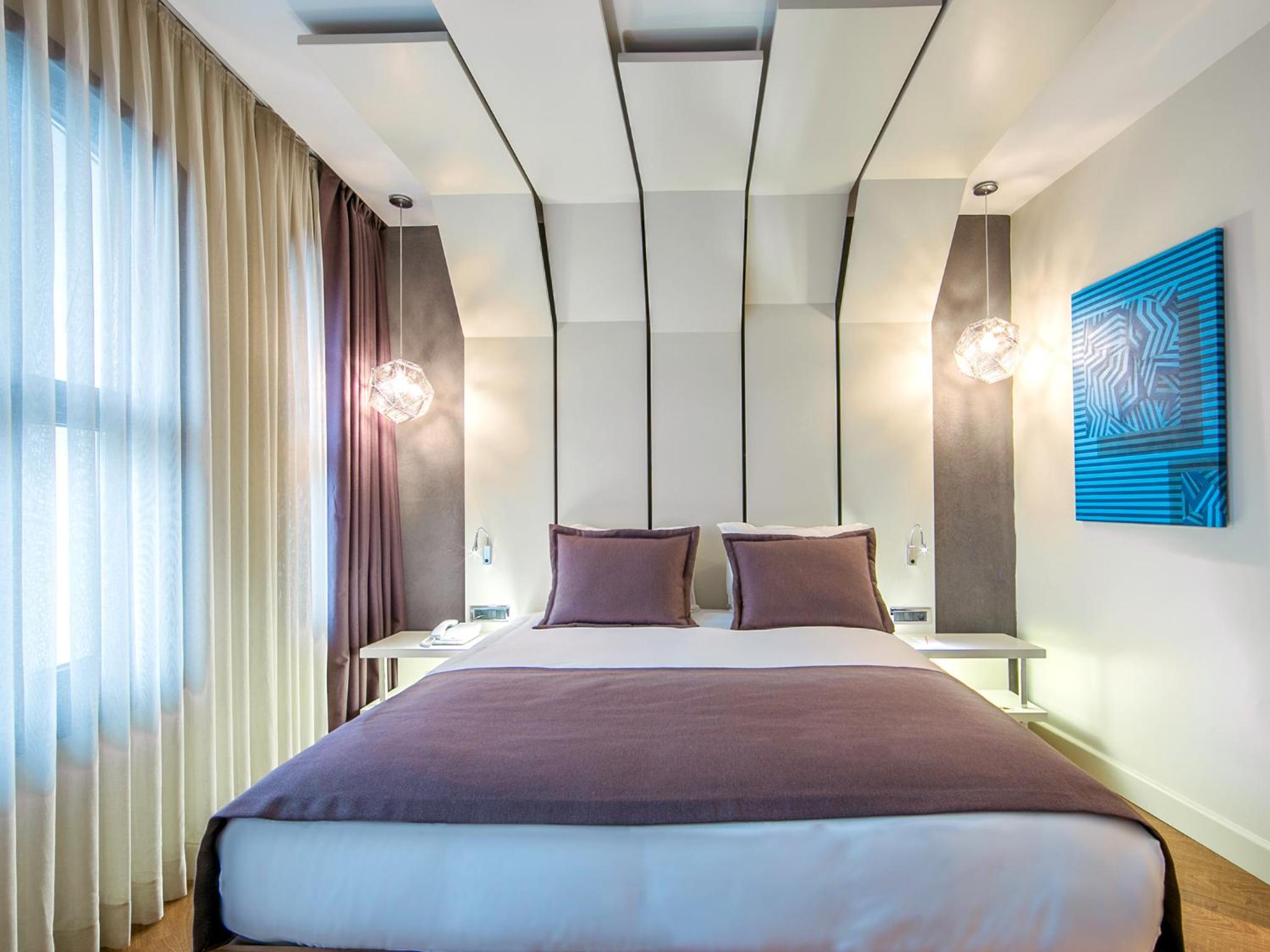 Maroon Otel Pera - Image 143