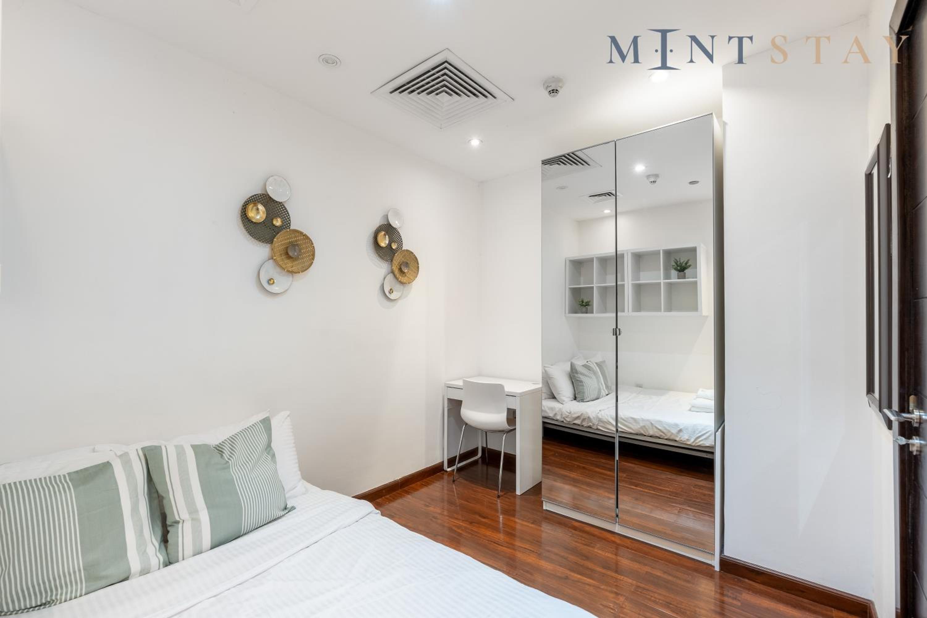 Tiara Beach Residences, Palm Jumeirah Dubai - Mint Stay