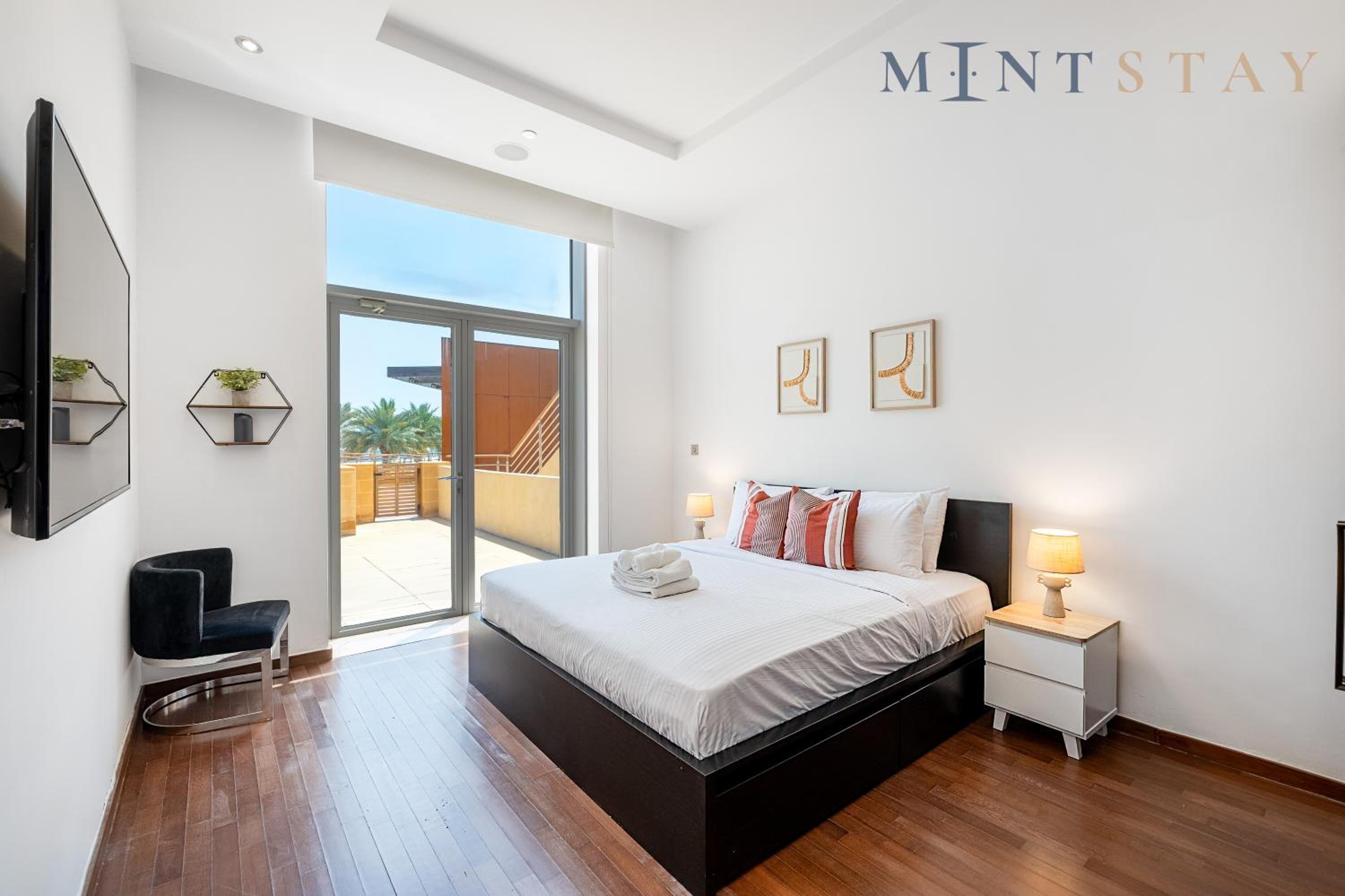 Tiara Beach Residences, Palm Jumeirah Dubai - Mint Stay