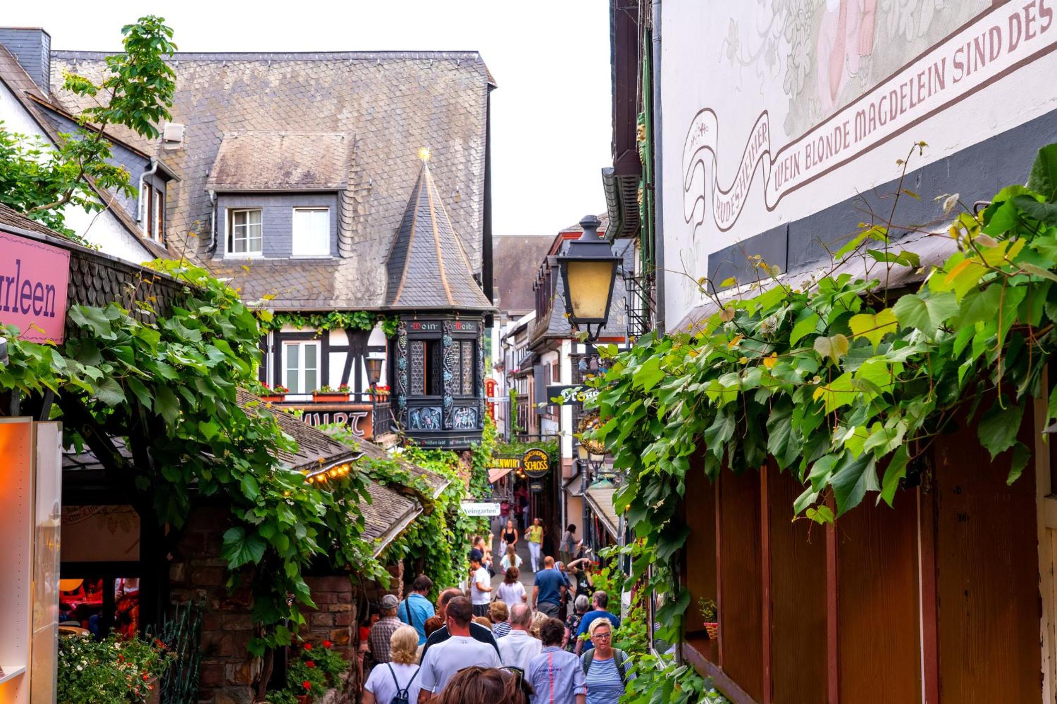 LaBed - Wohnen direkt an der Drosselgasse, stilvolle Ferienwohnung mit Rheinblick