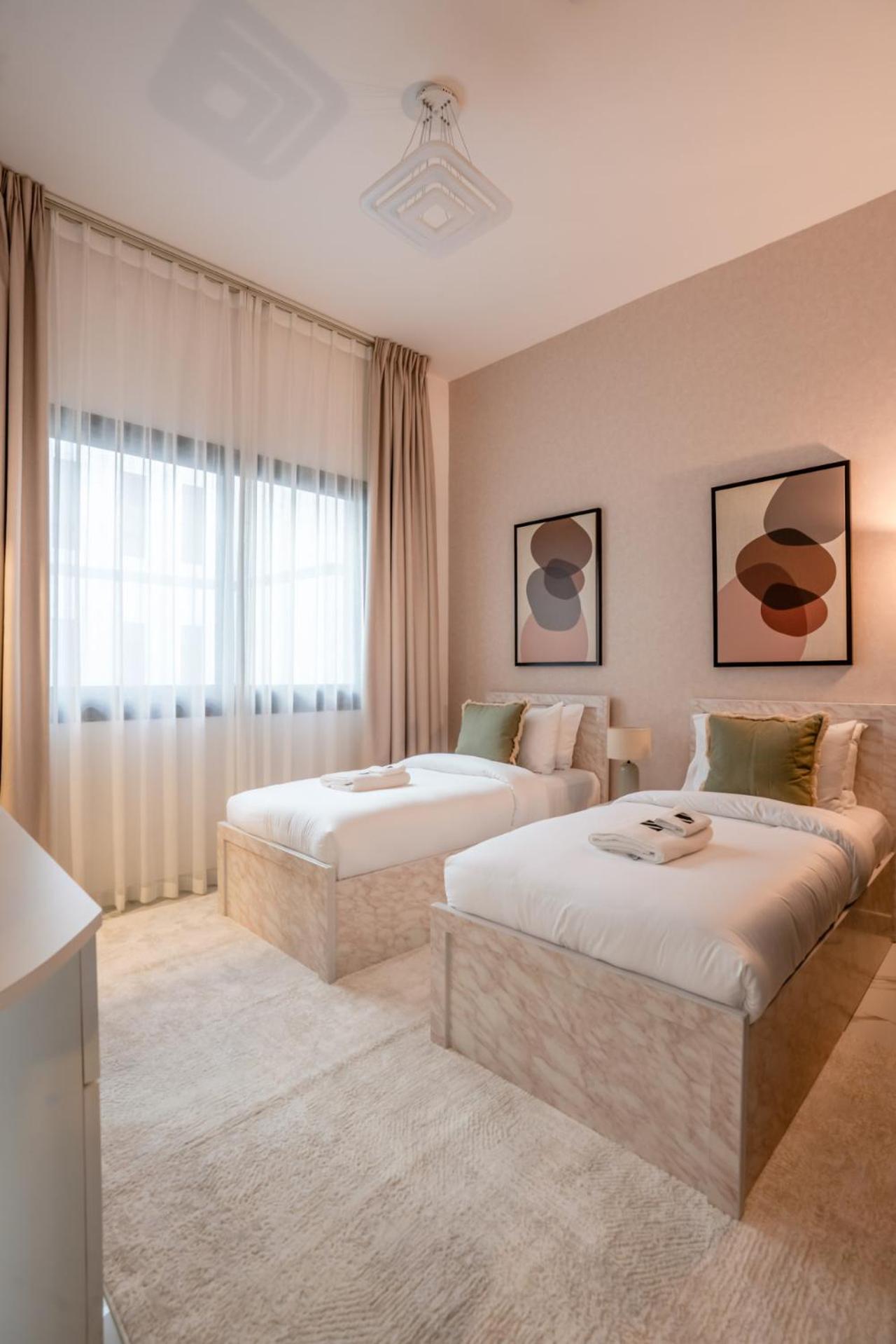 New Family-Friendly 2BR with Gym and Pool and Sauna