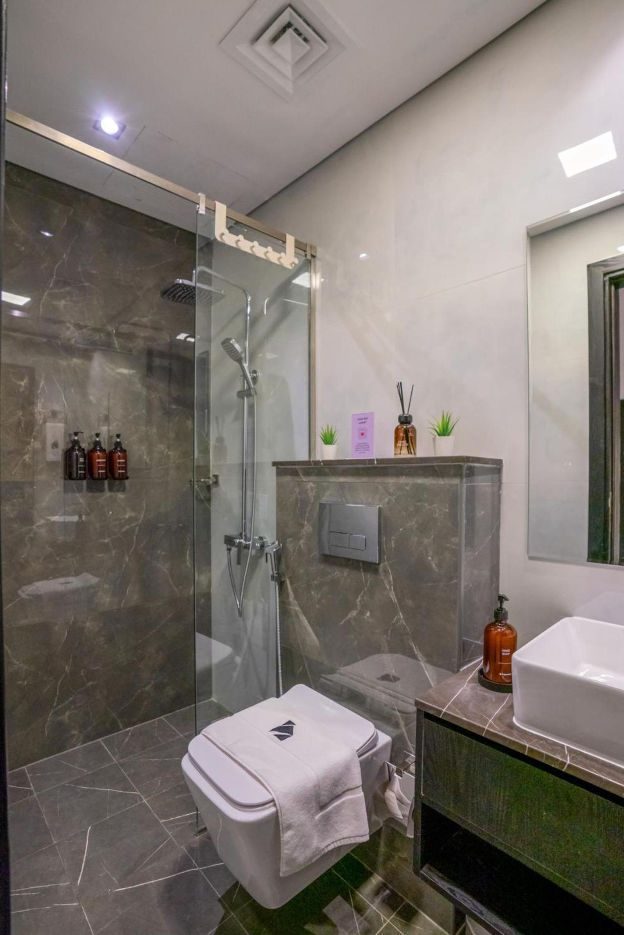 New Family-Friendly 2BR with Gym and Pool and Sauna