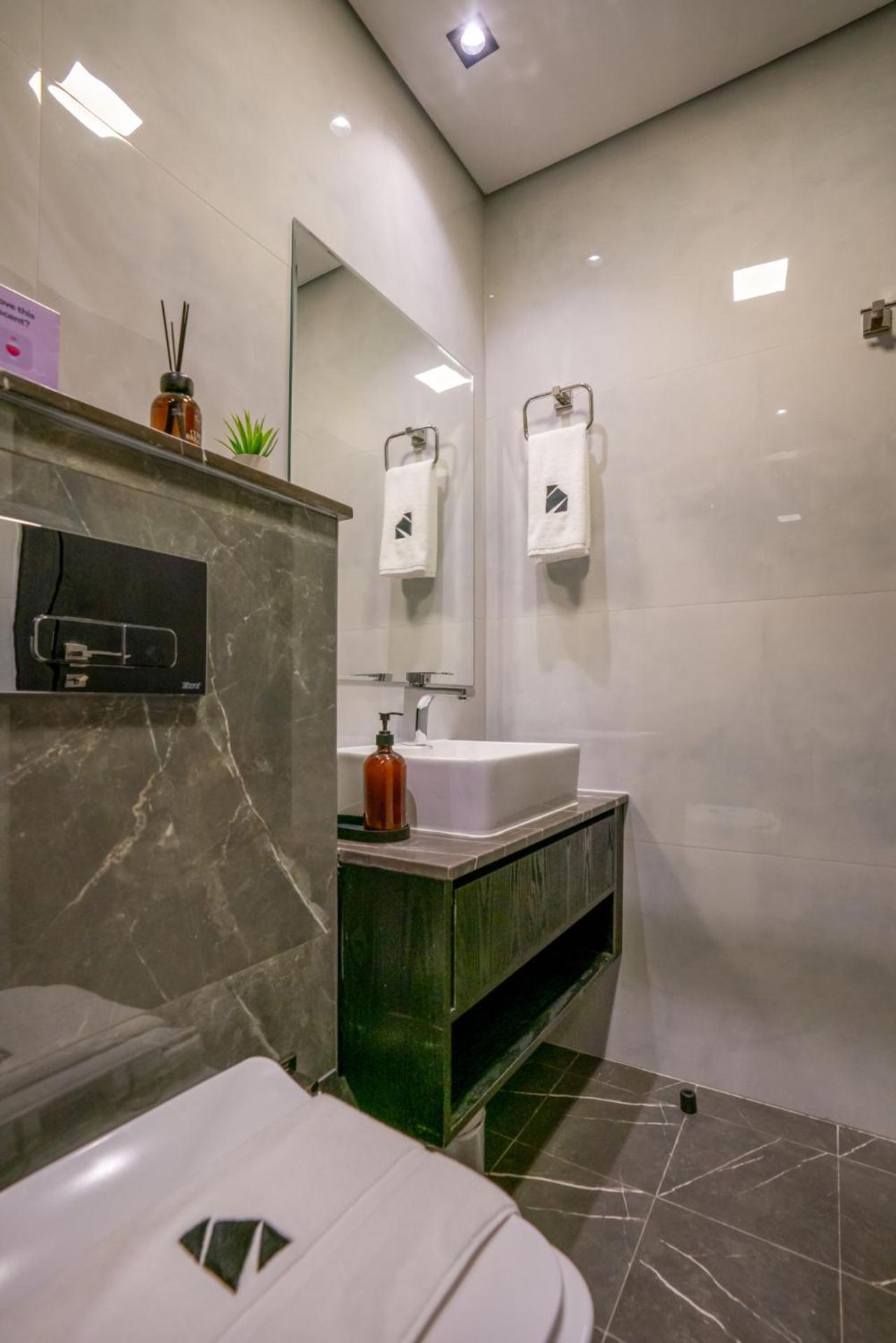New Family-Friendly 2BR with Gym and Pool and Sauna