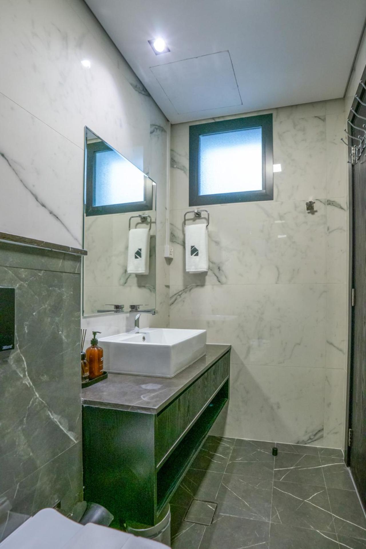 New Family-Friendly 2BR with Gym and Pool and Sauna