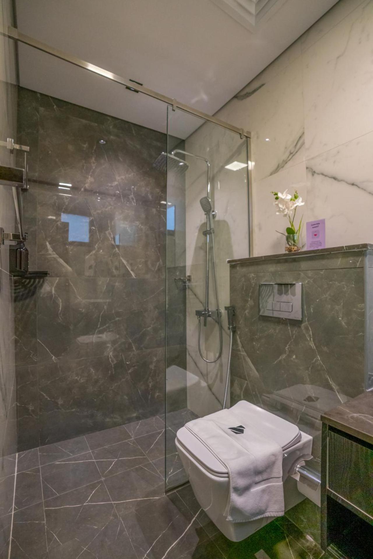 New Family-Friendly 2BR with Gym and Pool and Sauna