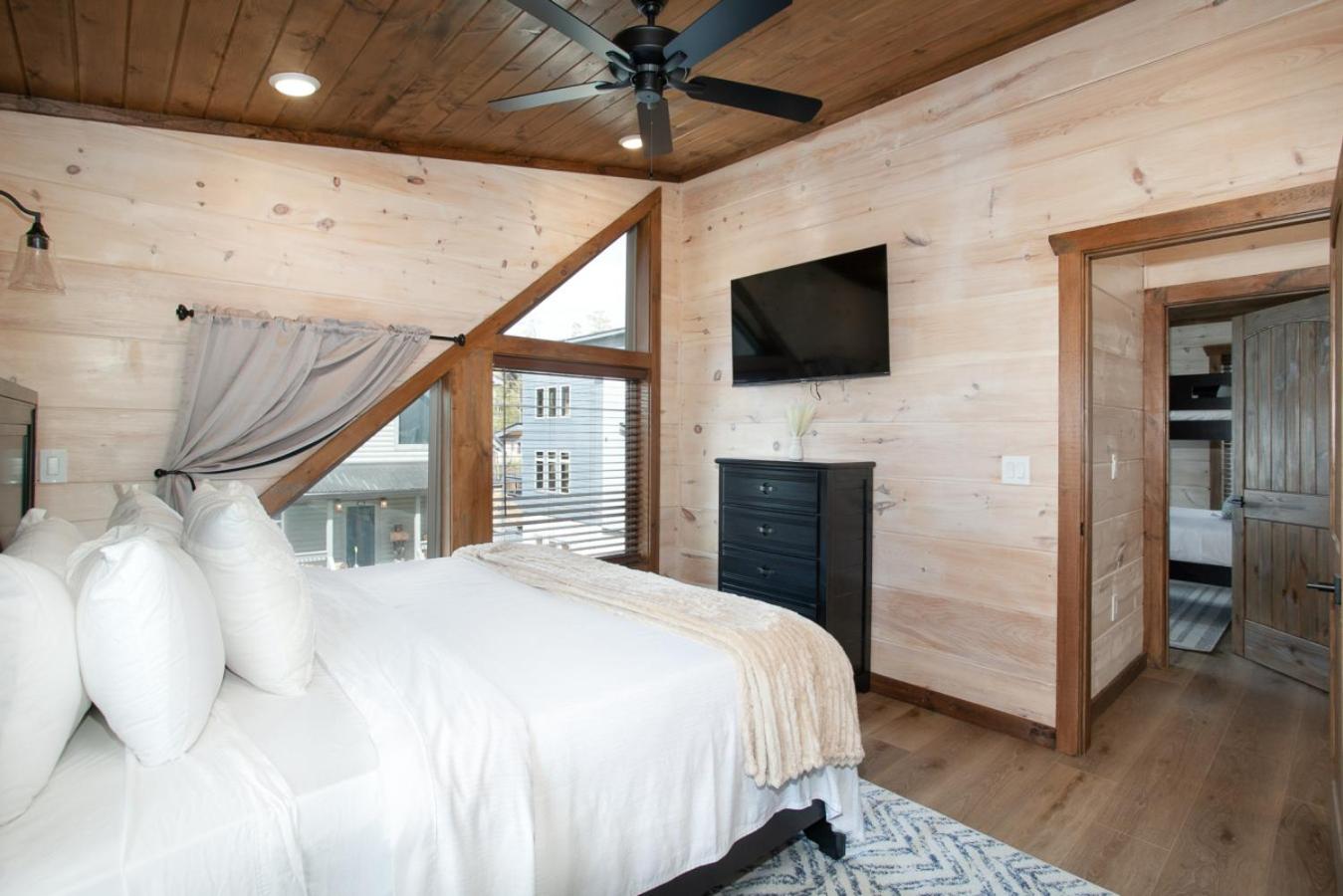 Twilight Mist Getaway Pool Hot Tub Game Room