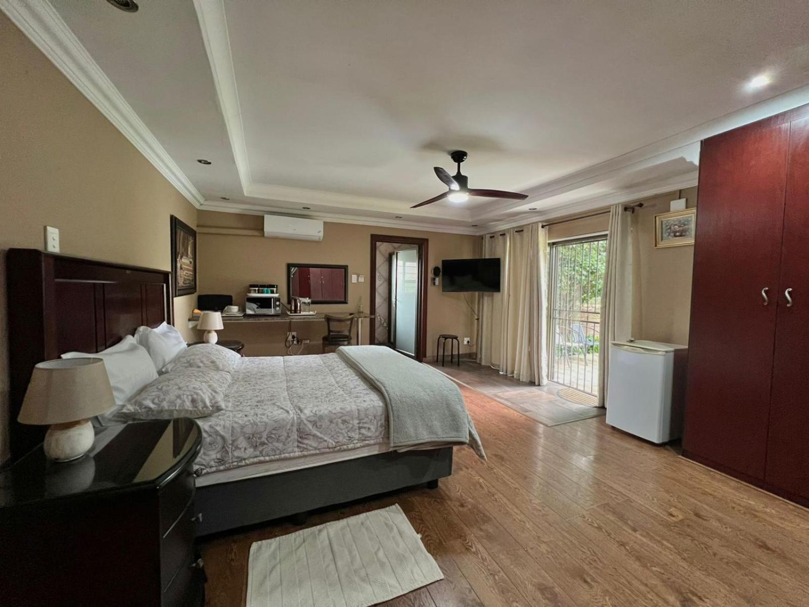 Spies Villa - Fast Wi-fi, Netflix, DSTV, Solar, Certified Water System