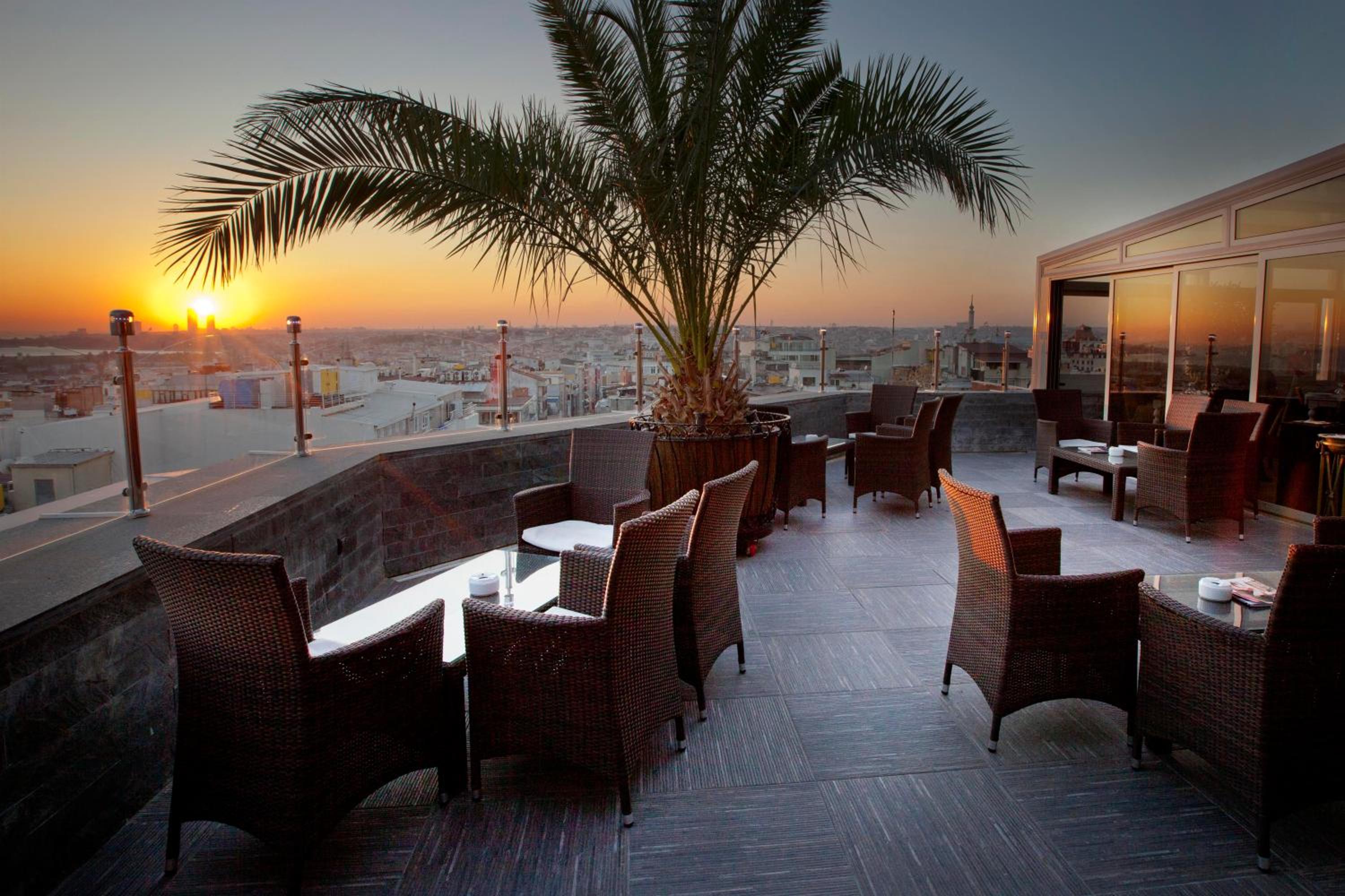 Darkhill Otel - Image 41