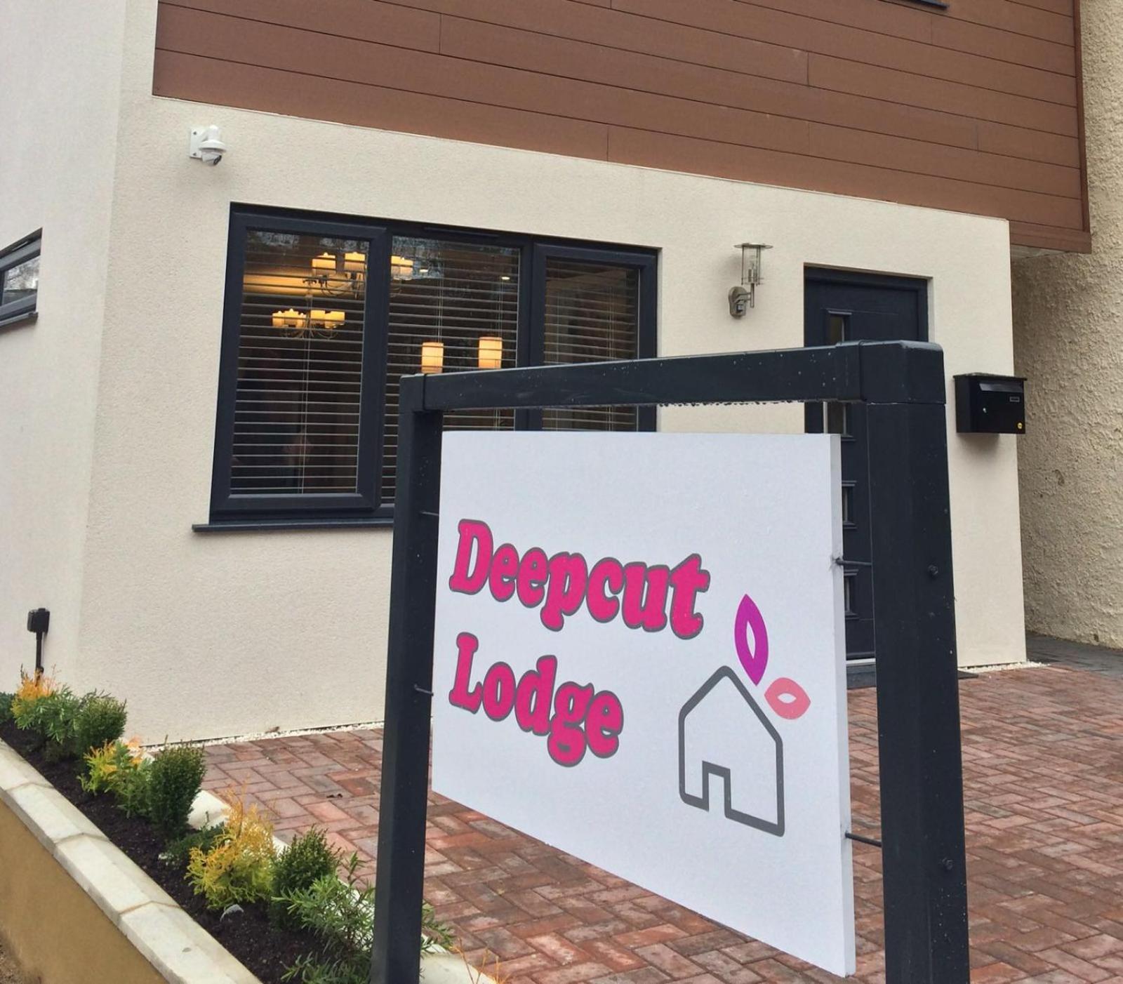 Deepcut Lodge Bed & Breakfast Self Service