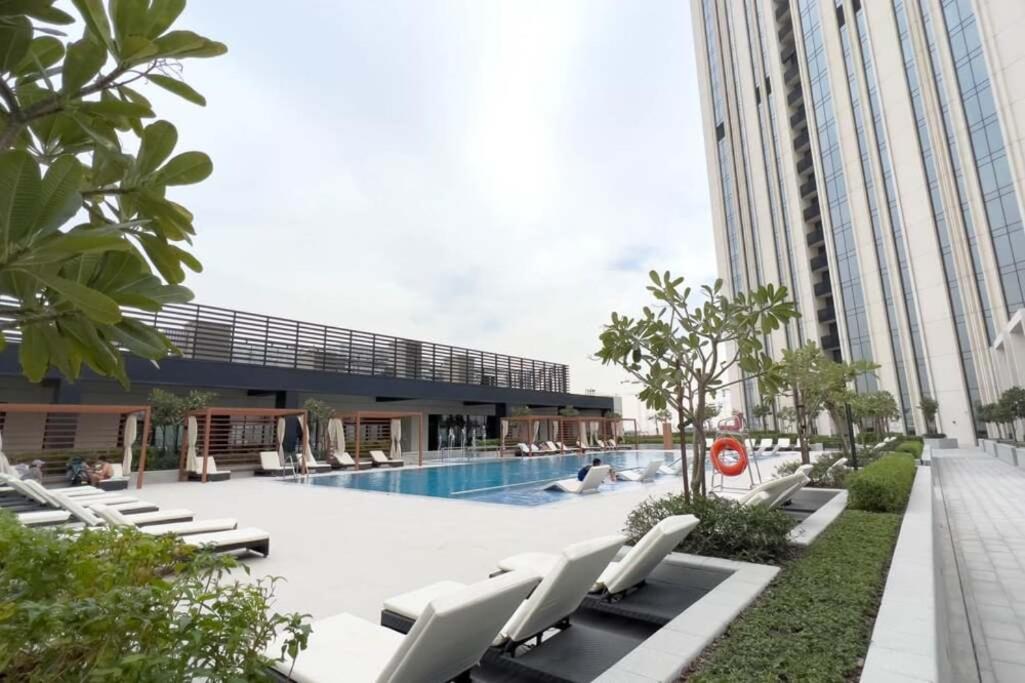 New 1BR in Creek Island with Balcony, Pool & Gym