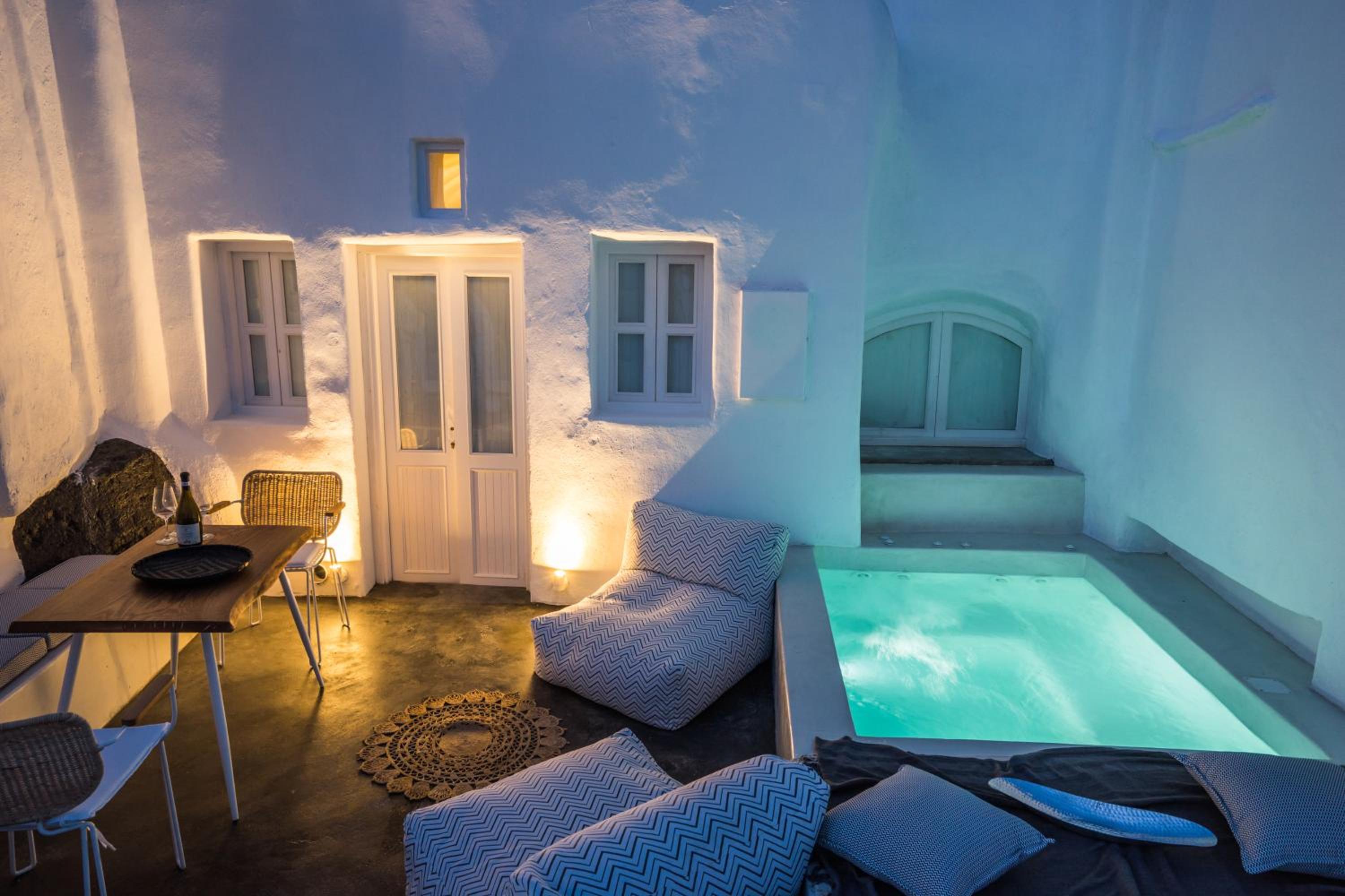 Oia Vacations - Canvas Suites - Property Image 10