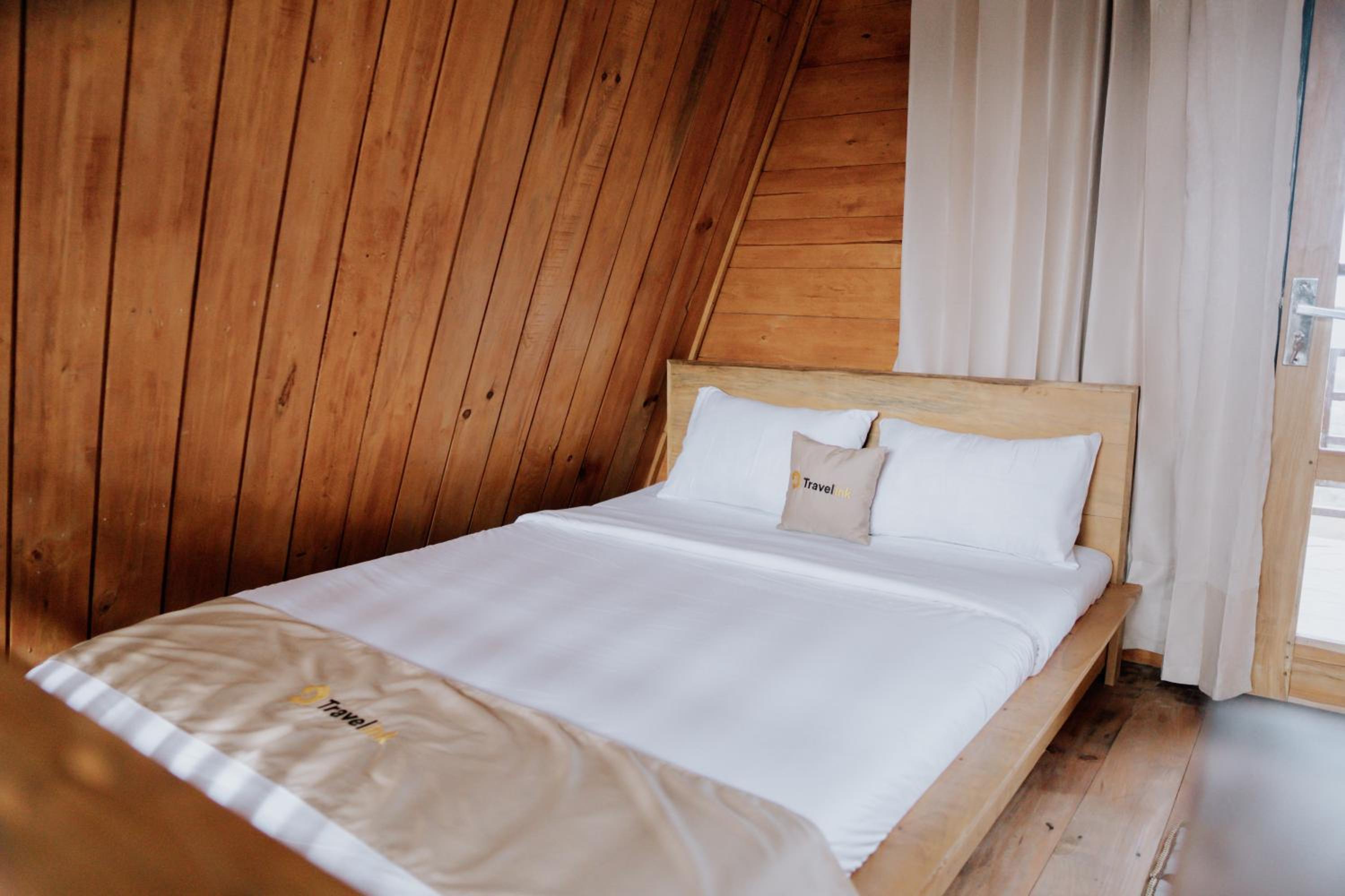 Sikunir Pondok Cabin By Travelink