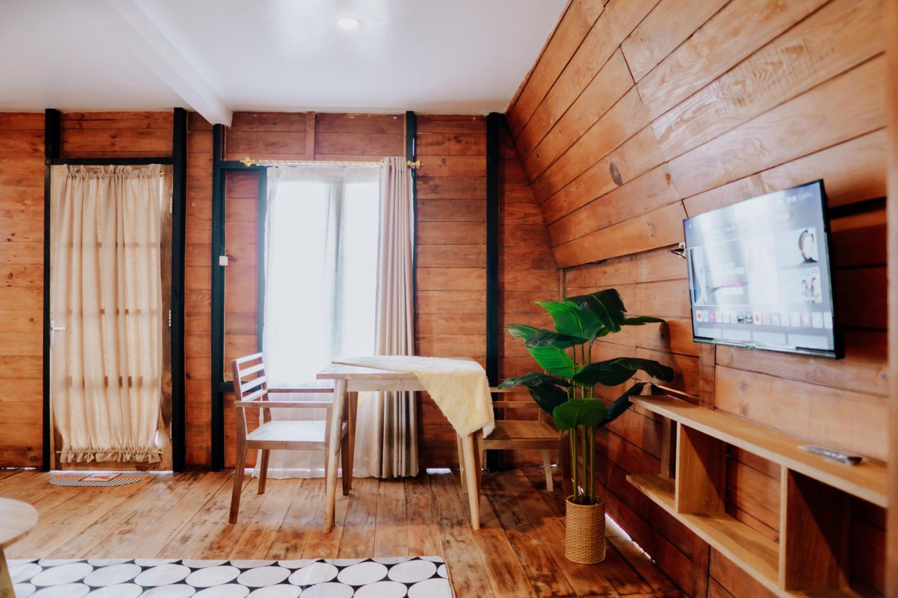 Sikunir Pondok Cabin By Travelink