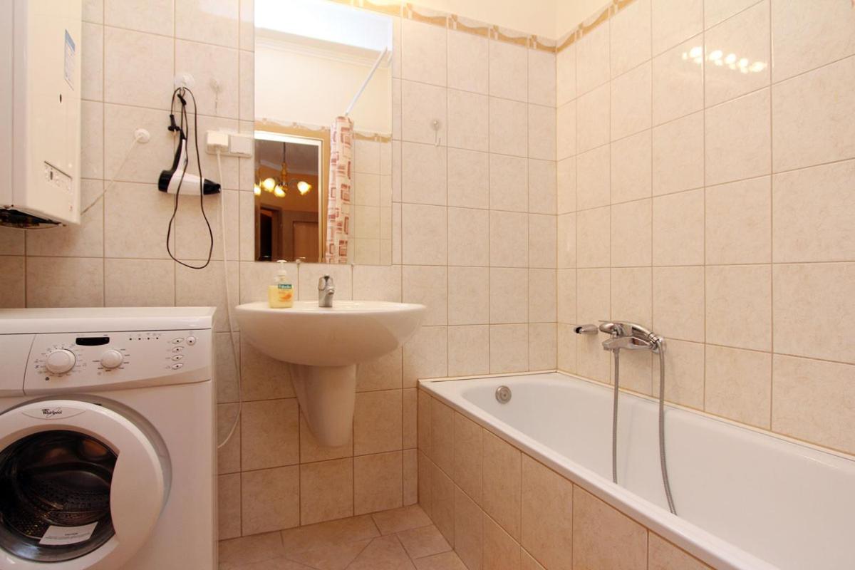 Yuliya Apartment