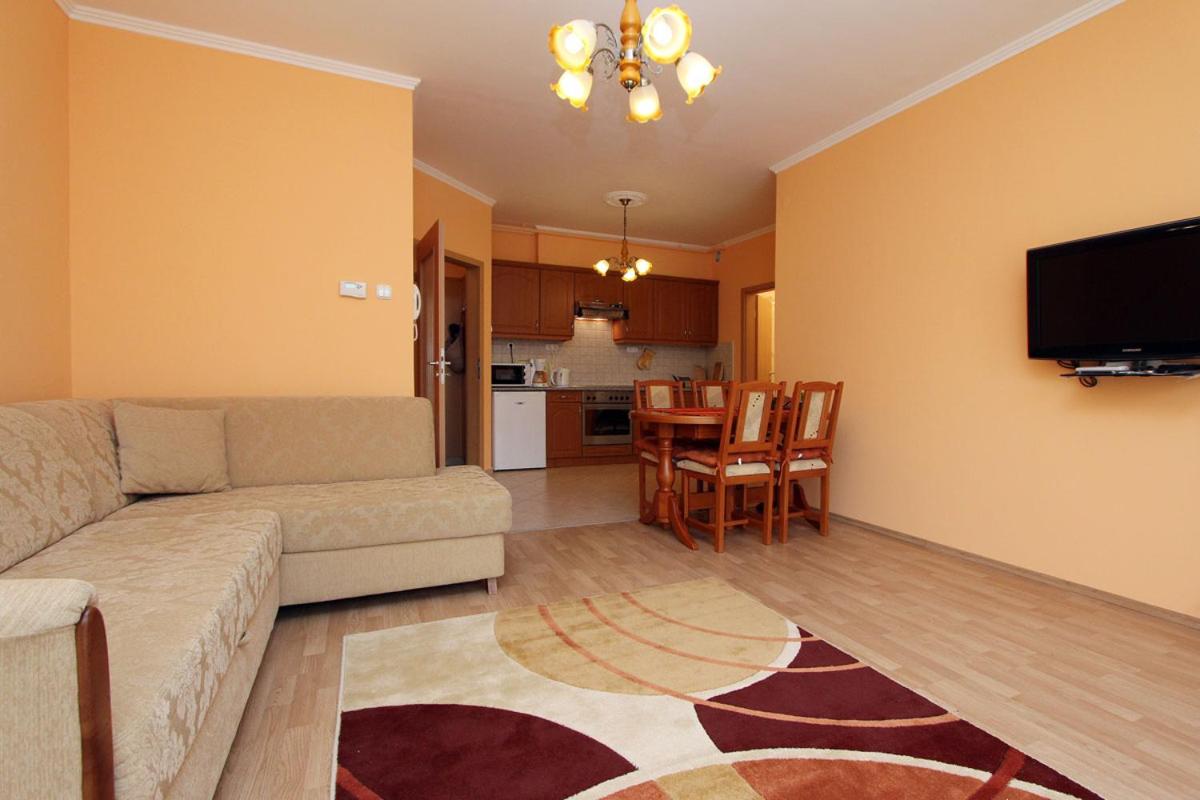 Yuliya Apartment