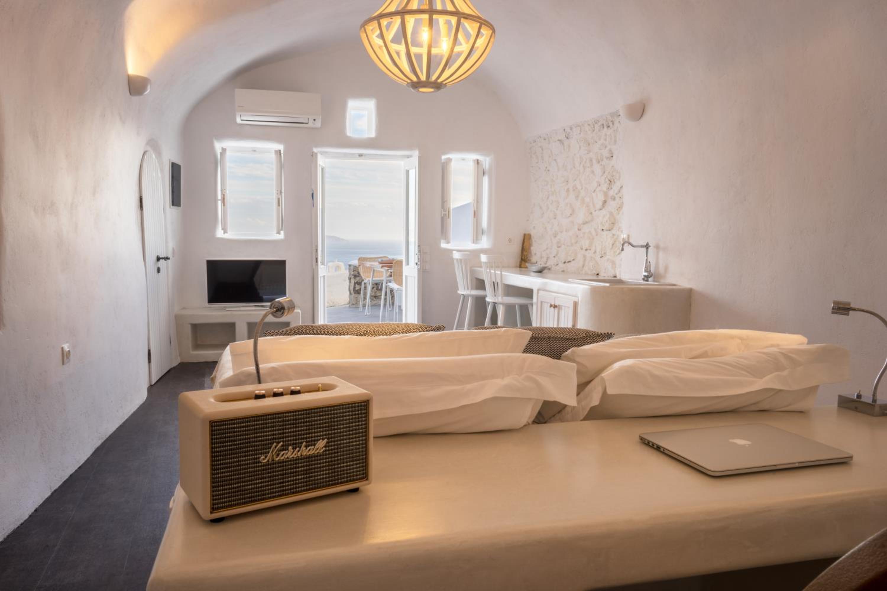 Oia Vacations - Canvas Suites - Property Image 5