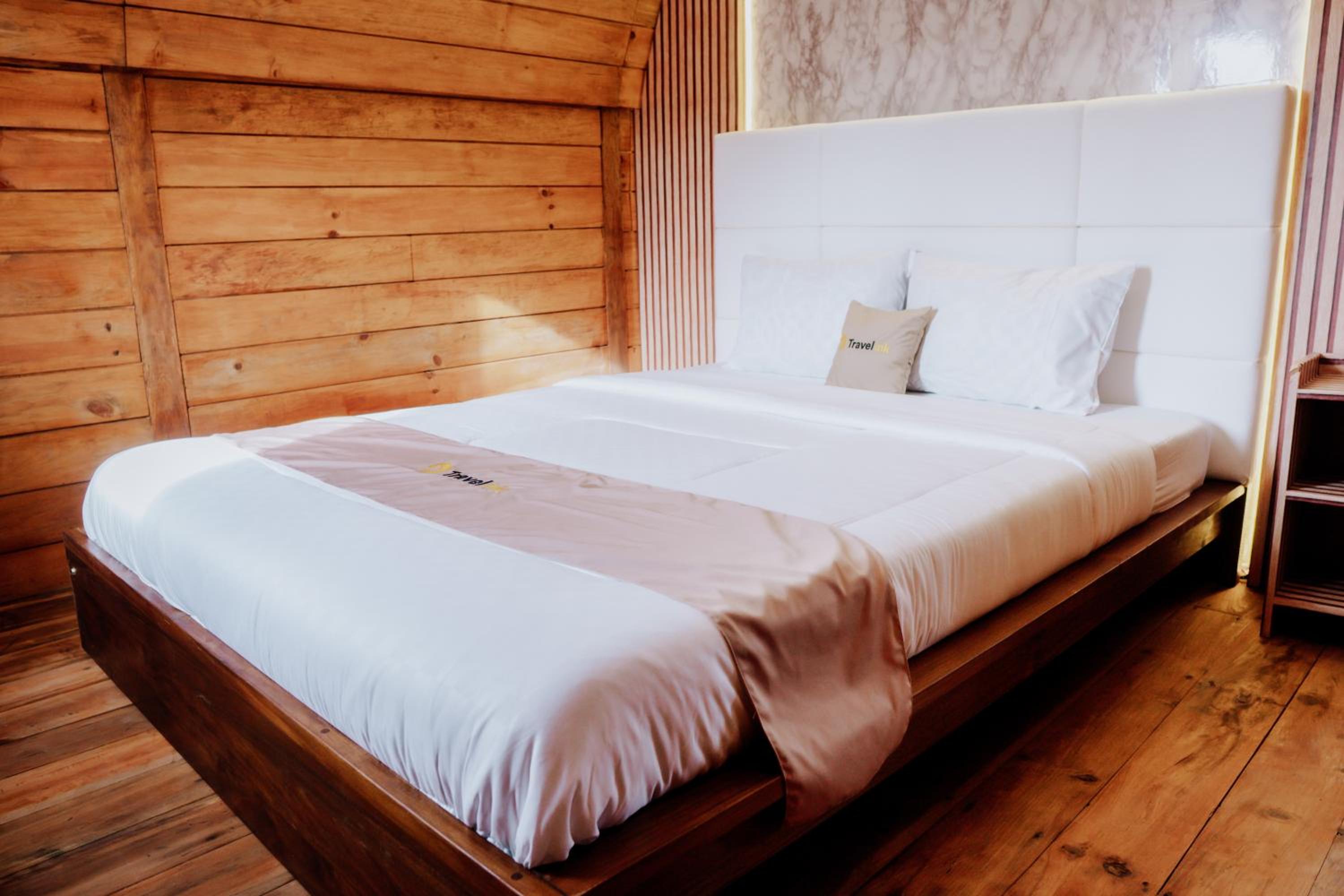 Sikunir Pondok Cabin By Travelink