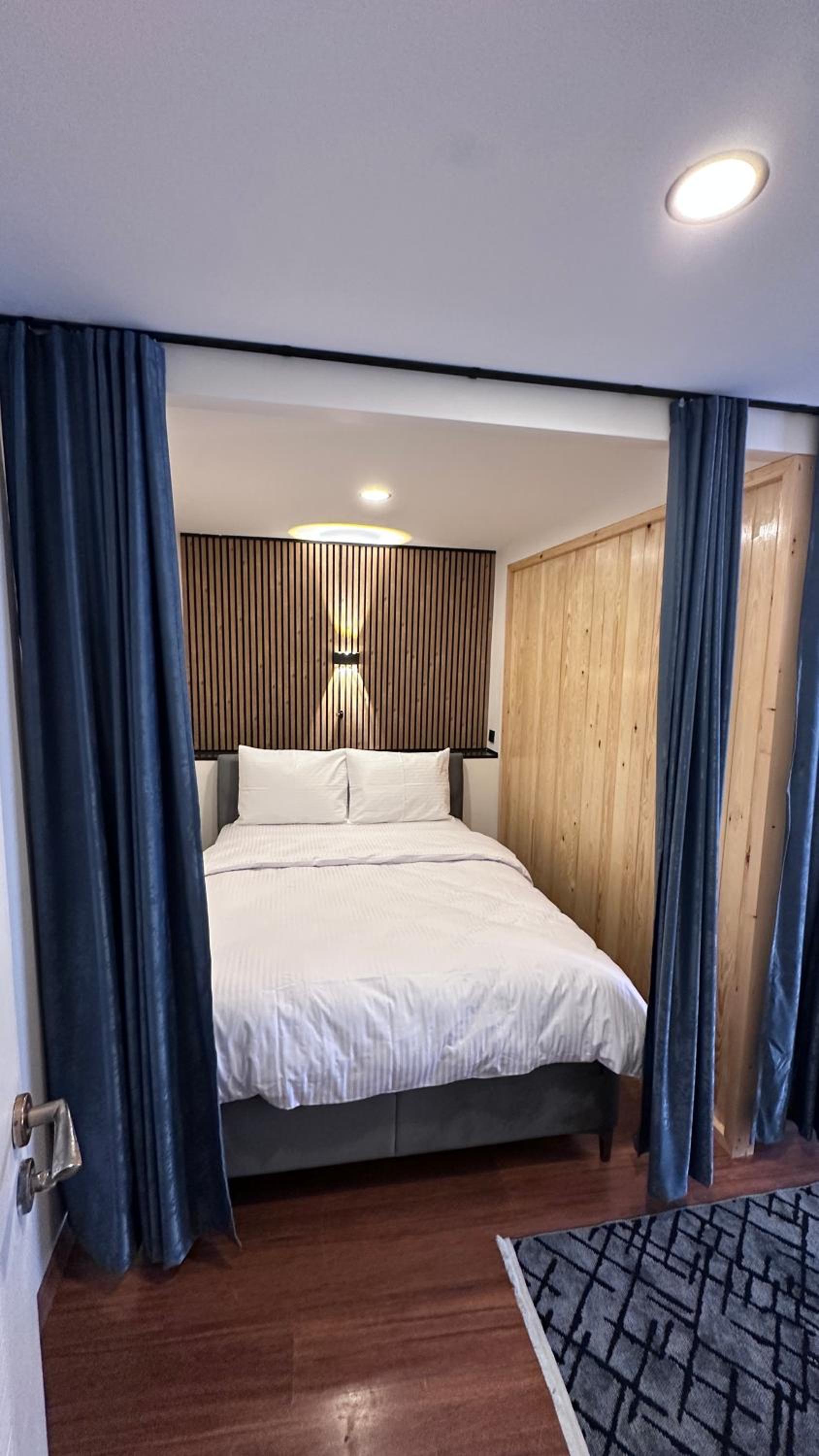 Golden Wood Suites