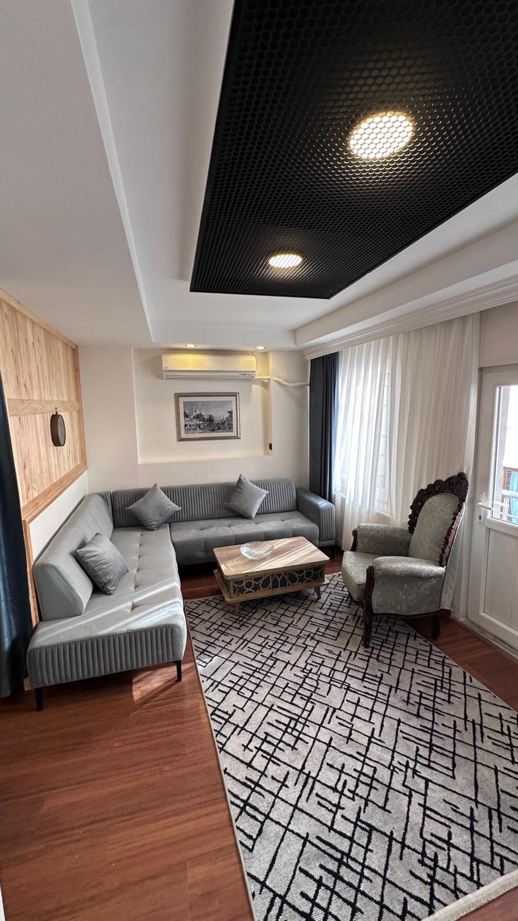 Golden Wood Suites
