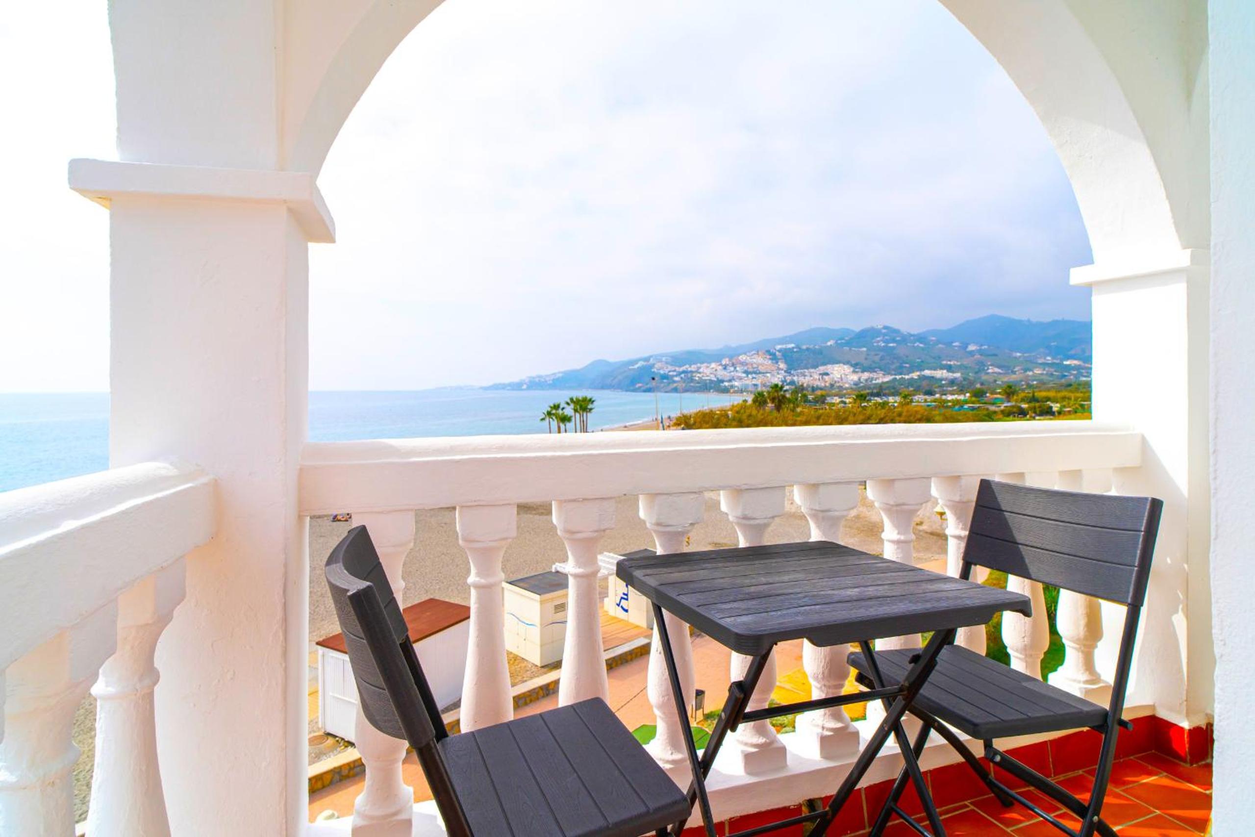 Stella Maris Beachfront 2J by Casasol