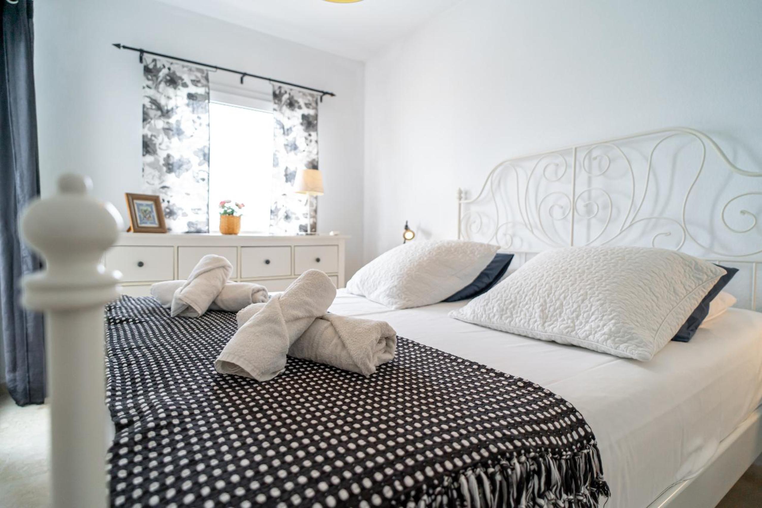 Stella Maris Beachfront 2J by Casasol