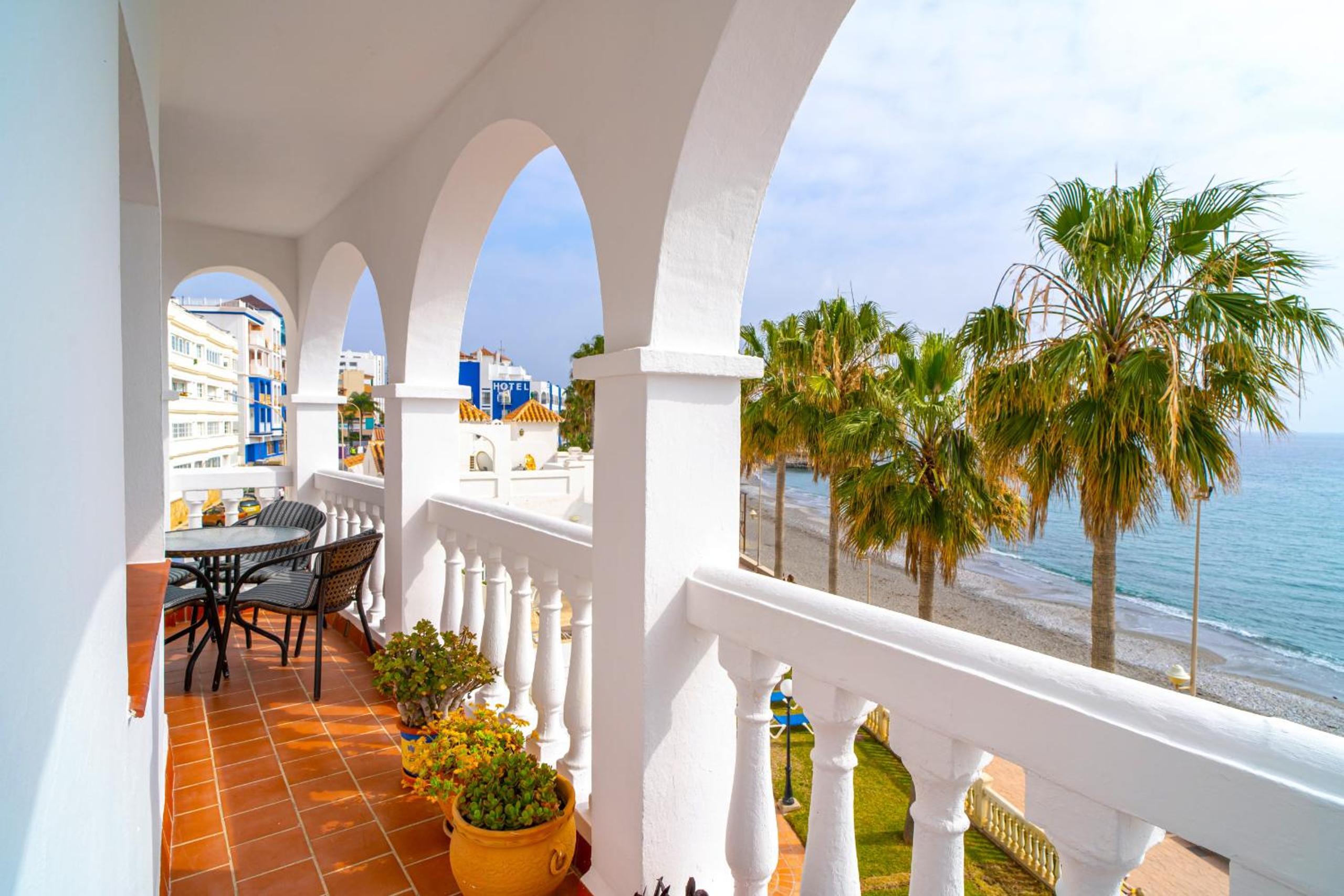 Stella Maris Beachfront 2J by Casasol