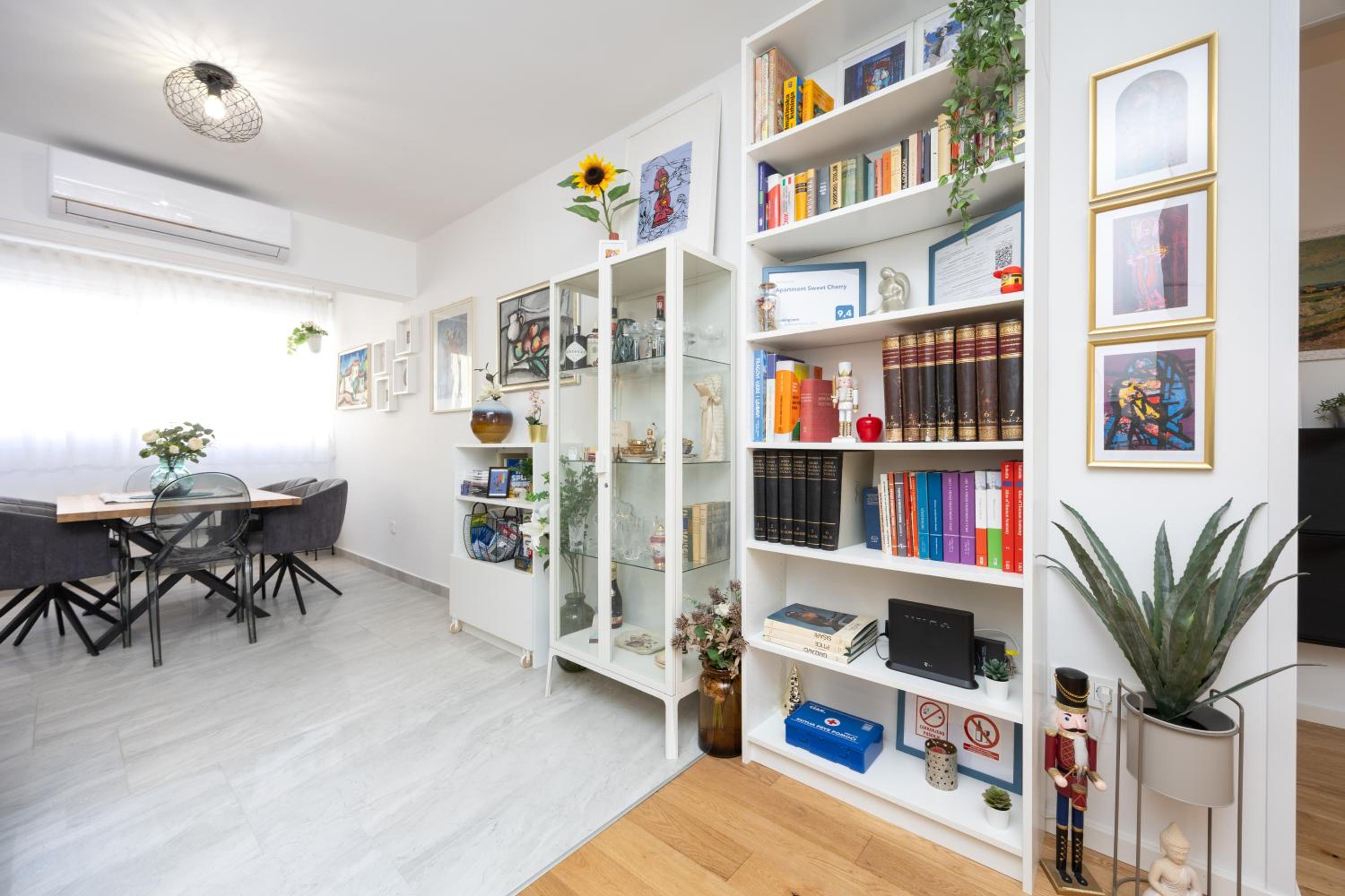 Apartment Sweet Cherry