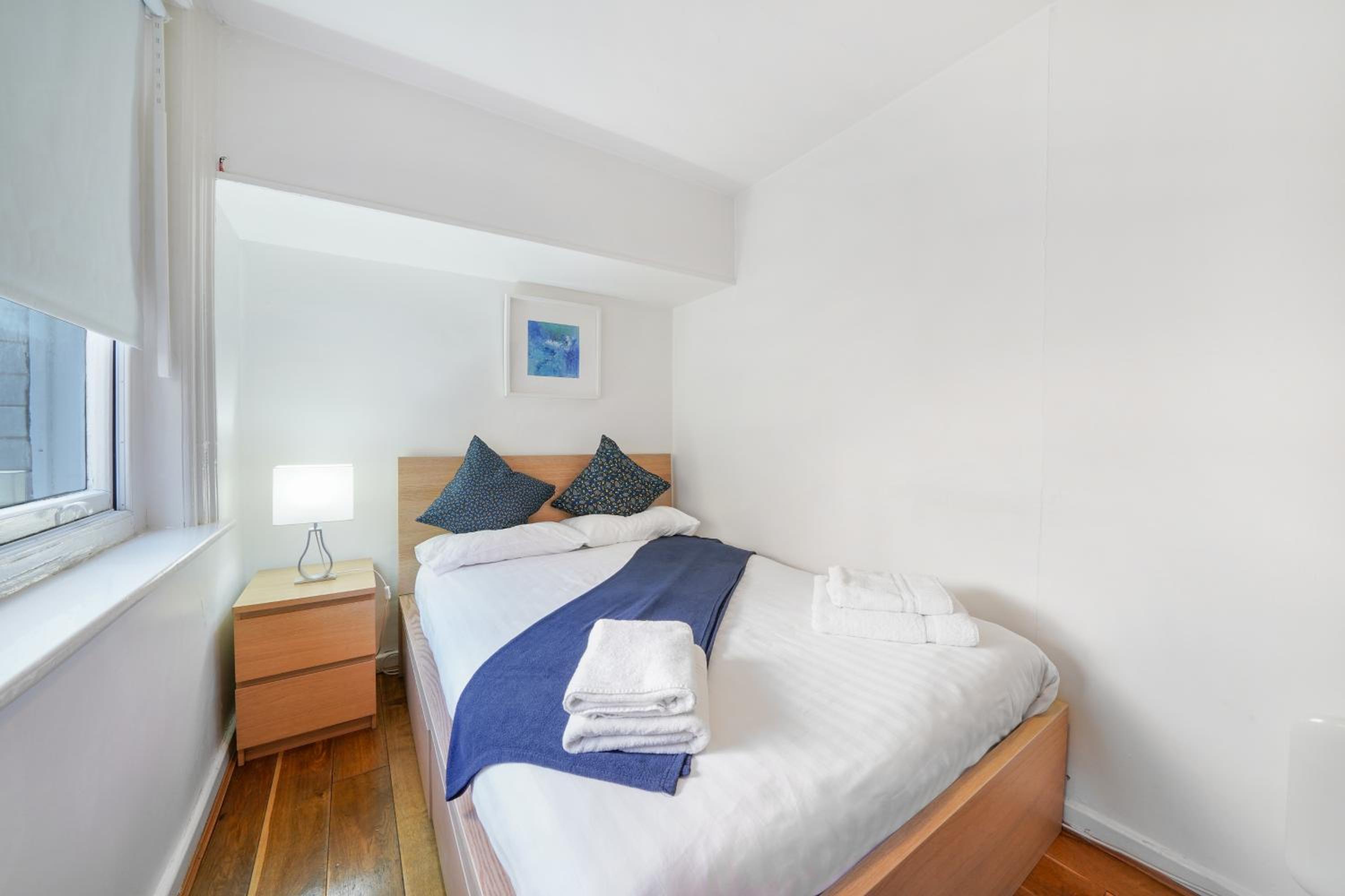Oxford Street Apartments by Advan