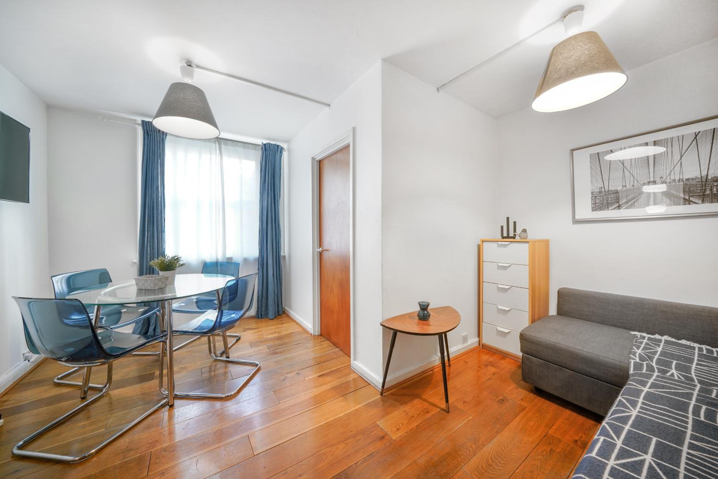 Oxford Street Apartments by Advan