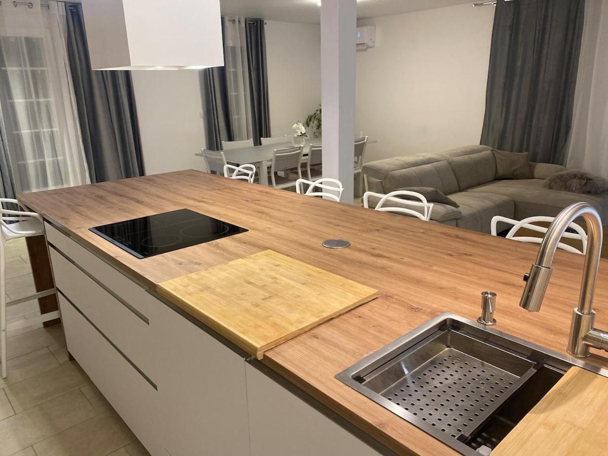 L Ecrin de Lidia close to MEETT Air conditioning Parking