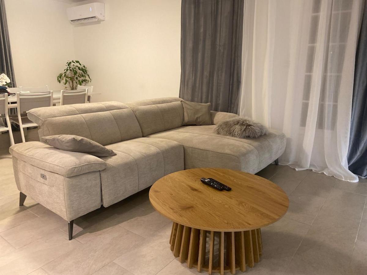 L Ecrin de Lidia close to MEETT Air conditioning Parking