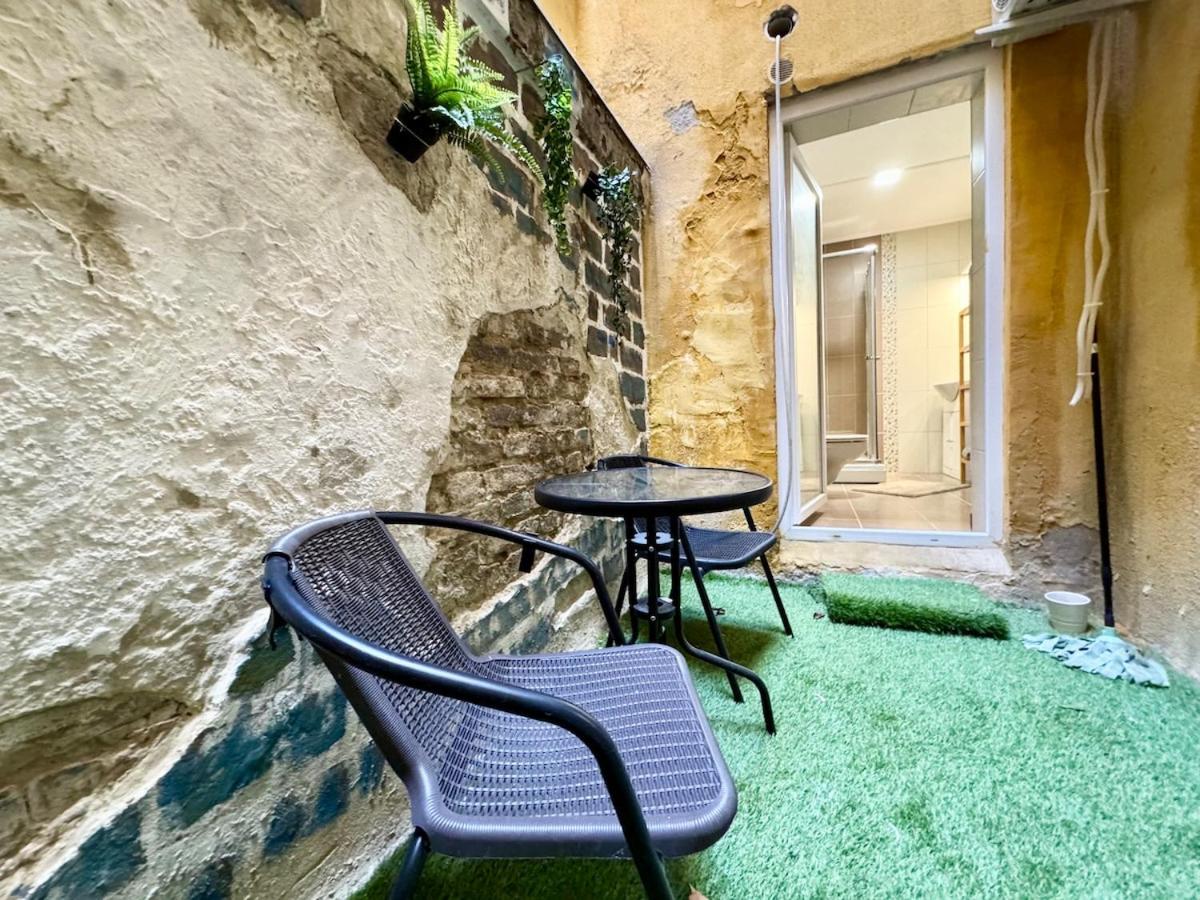 R5 Patio 2 Bedrooms Free Parking