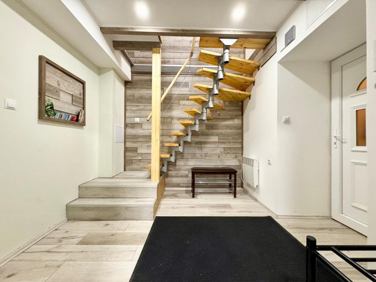 R5 Patio 2 Bedrooms Free Parking