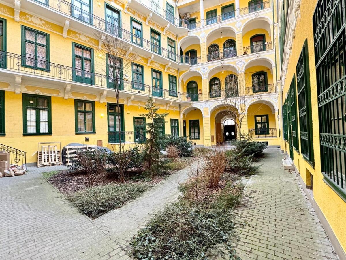 R5 Patio 2 Bedrooms Free Parking