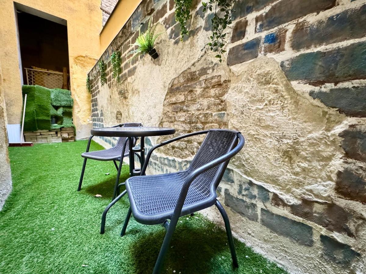 R5 Patio 2 Bedrooms Free Parking