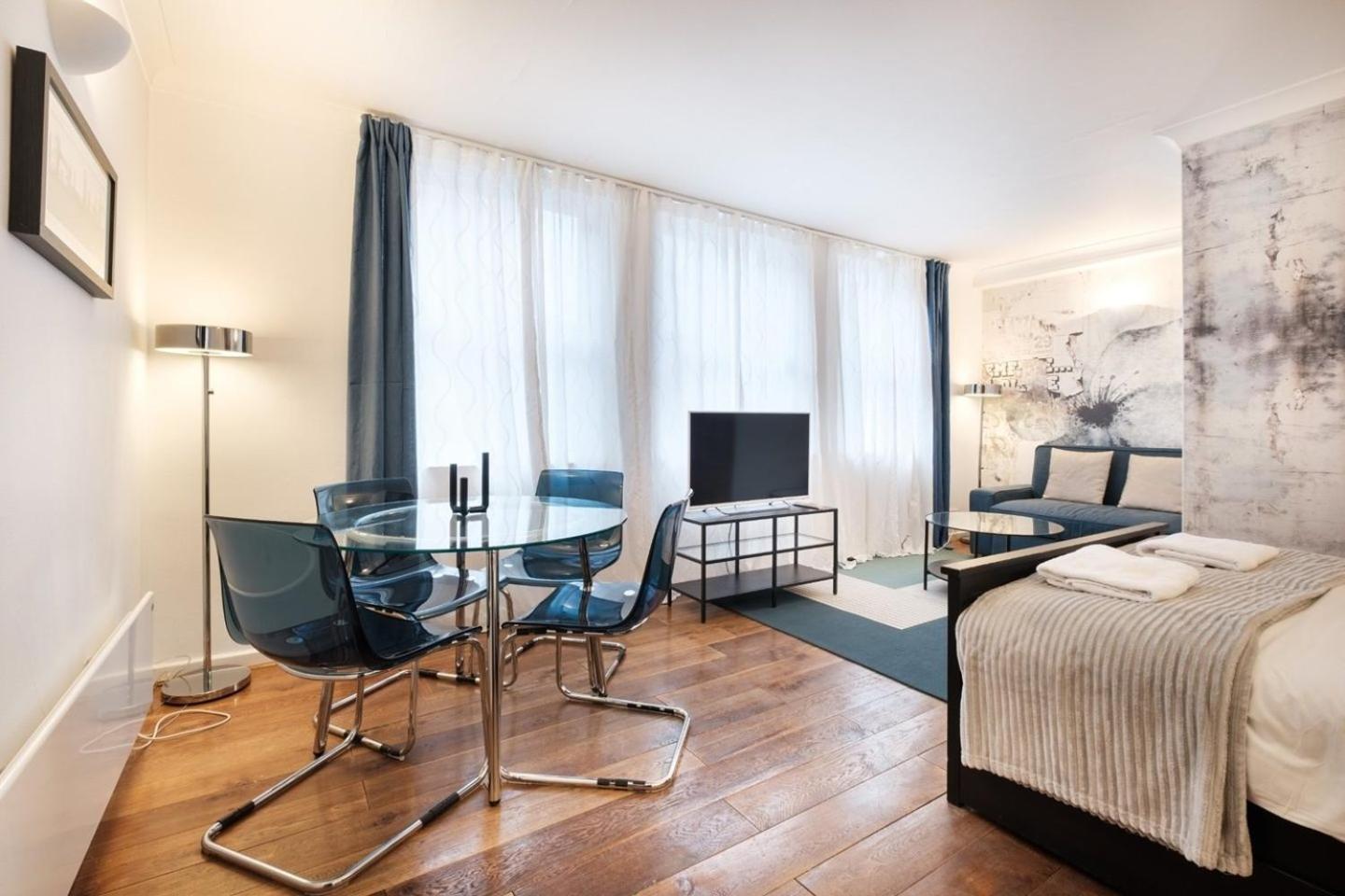 Oxford Street Apartments by Advan