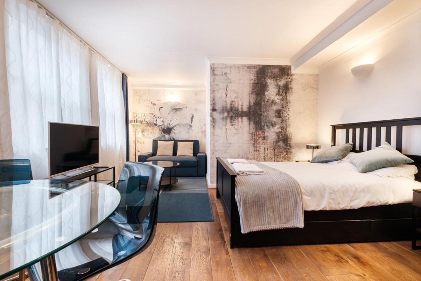 Oxford Street Apartments by Advan
