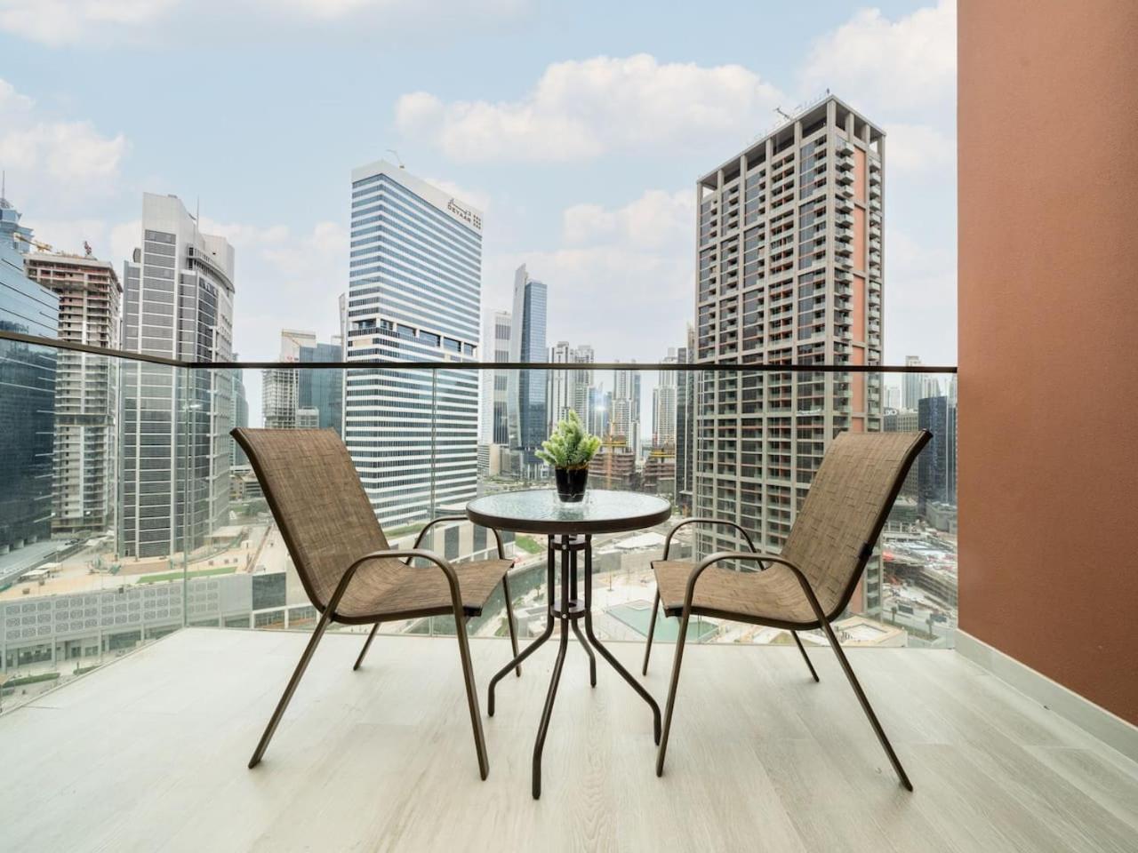 Luxury Studio in Peninsula Five, Business Bay