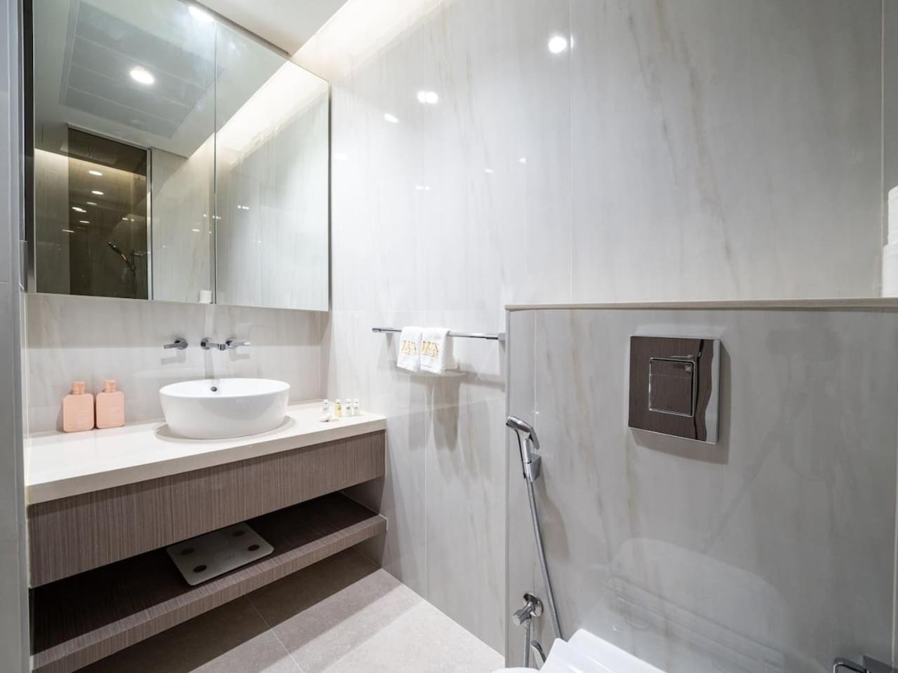 Luxury Studio in Peninsula Five, Business Bay